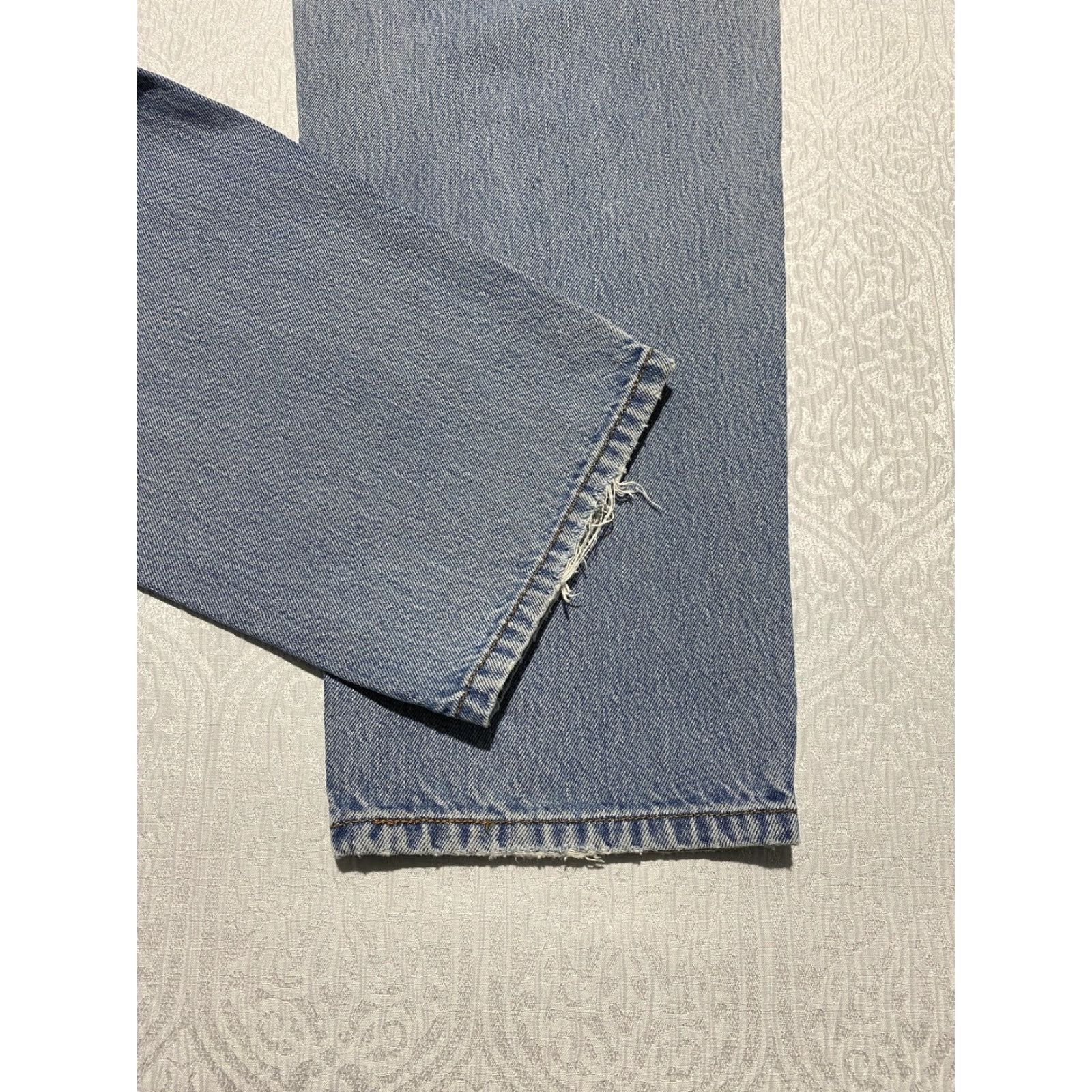 Levi's VINTAGE Levi's 560 Jeans Mens 34x36 Blue Comfort Fit Relaxed Tapered Leg Distressed Size US 34 / EU 50 - 4 Thumbnail