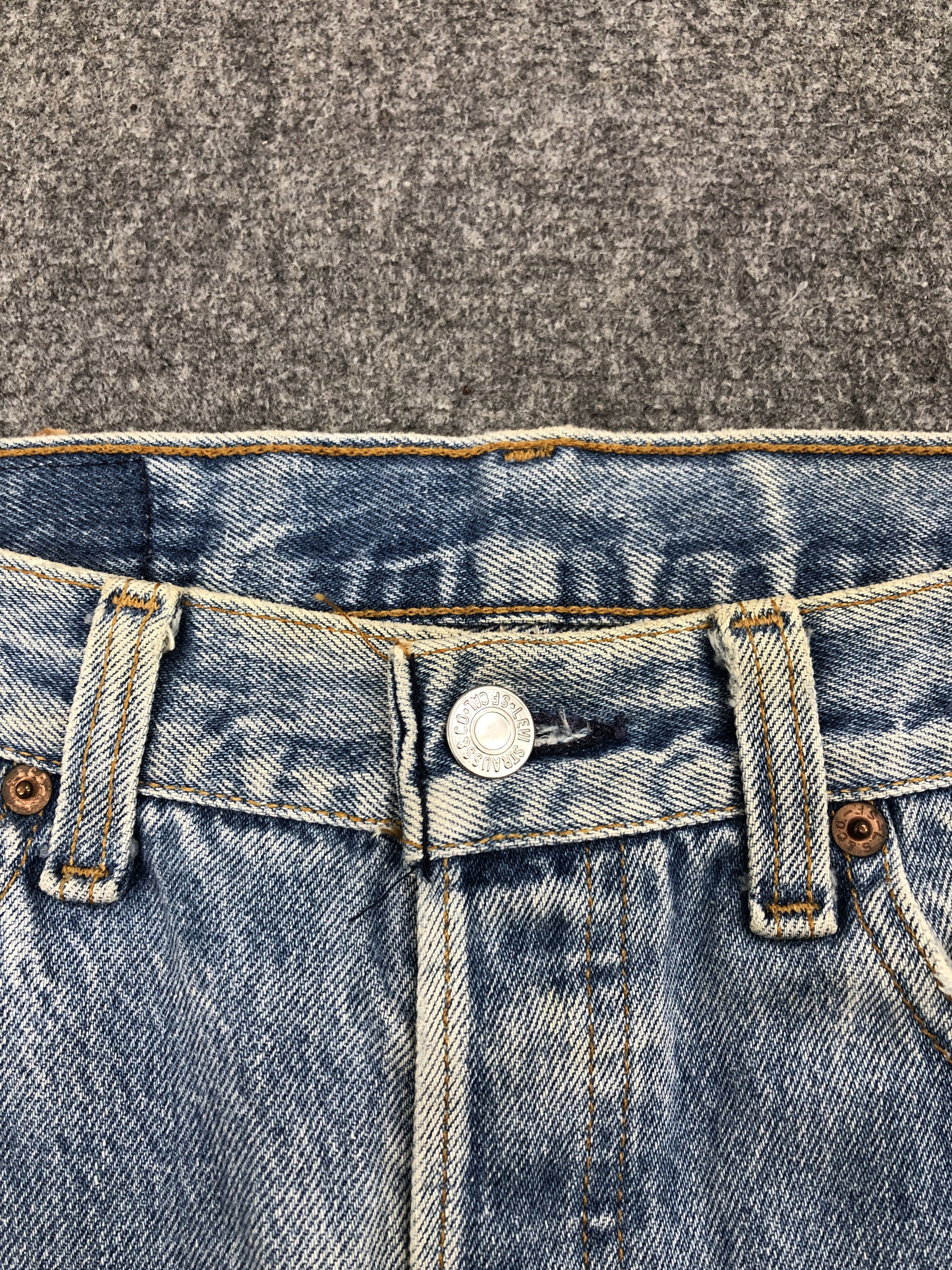 Levi's × Vintage Vintage 90s Levis 501 Light Washed Jeans Size US 31 - 11 Thumbnail