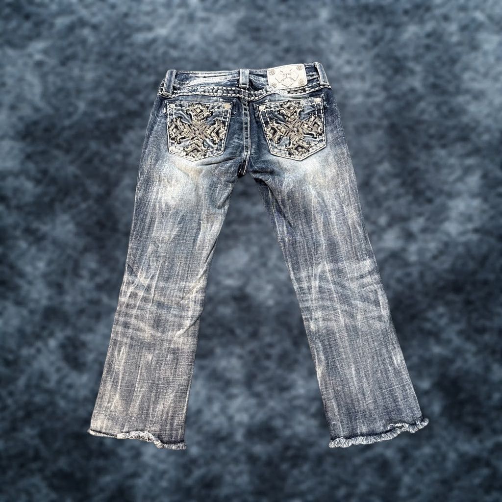 Miss Me VINTAGE Miss Me Signature Capri Jeans Cropped Women 26x22 Low Rise Blue Rhinestone Cropped 26 22 Jeans Mens? Size 26" / US 2 / IT 38 - 1 Thumbnail