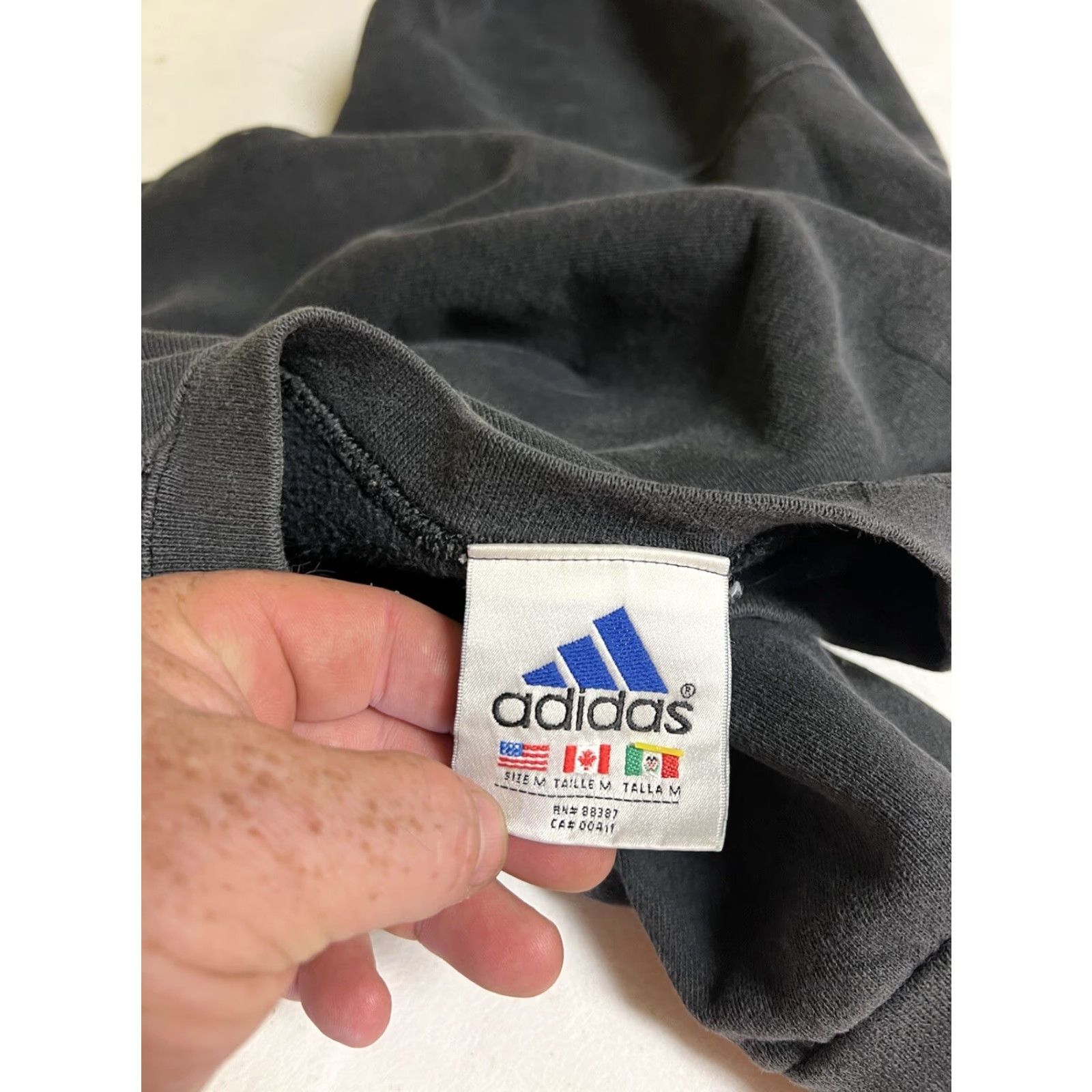 Adidas VINTAGE Adidas Trifold Embroidered Logo Crewneck Sweatshirt Black M Crew Neck Men Hoodie Size US M / EU 48-50 / 2 - 6 Thumbnail