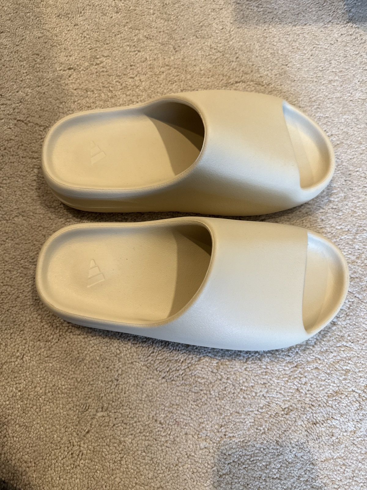 Yeezy 🔥 yeezy slides bone 2022/2023 restock size 10 Size US 10 / EU 43 - 1 Thumbnail