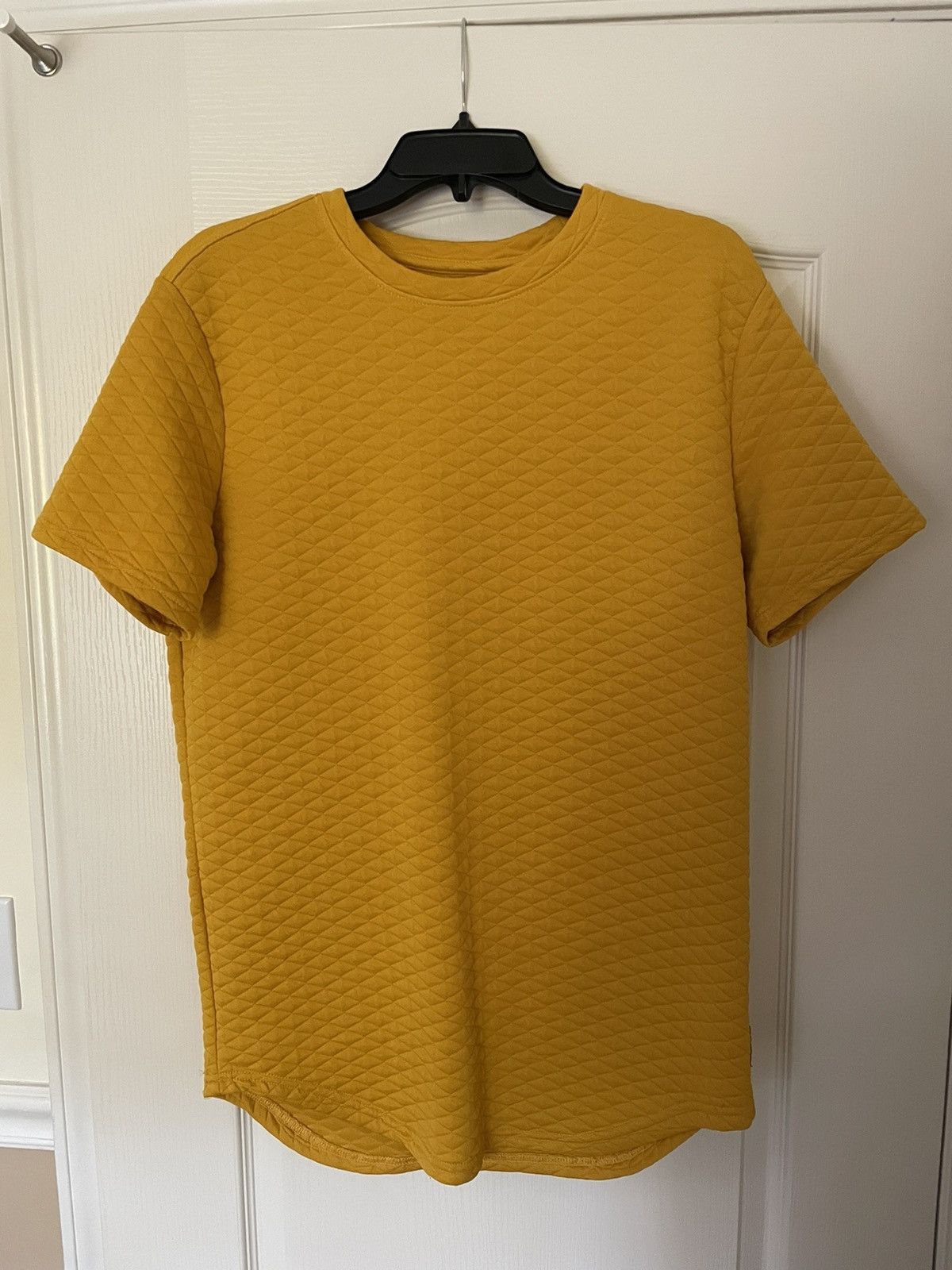 Guess Yellow G by Guess Quilted Short Sleeve T-Shirt Size US M / EU 48-50 / 2 - 1 Thumbnail