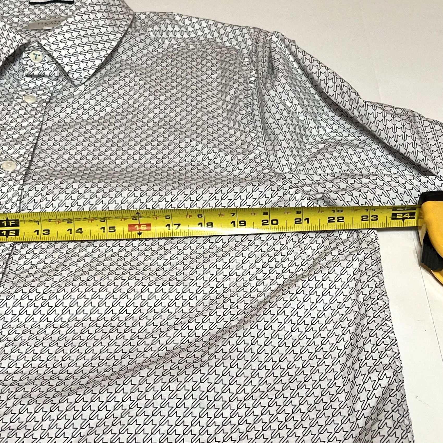 Ted Baker Ted Baker Shirt Mens Size 6 Button Up Long Sleeve Houndstooth All Over Print White Cotton Blend Knit Dress Shirt Mens Regular Year " Size US S / EU 44-46 / 1 - 6 Thumbnail