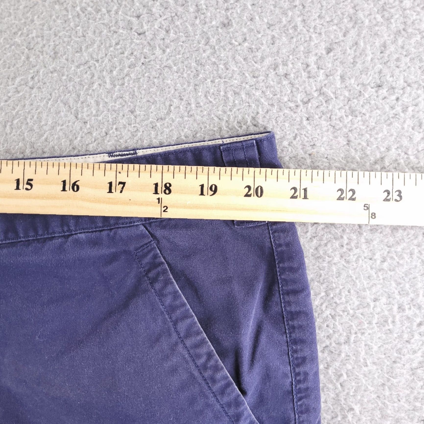 Tommy Hilfiger VINTAGE Tommy Hilfiger Shorts Mens 40 Blue Cargo Distressed Size US 40 / EU 56 - 7 Thumbnail