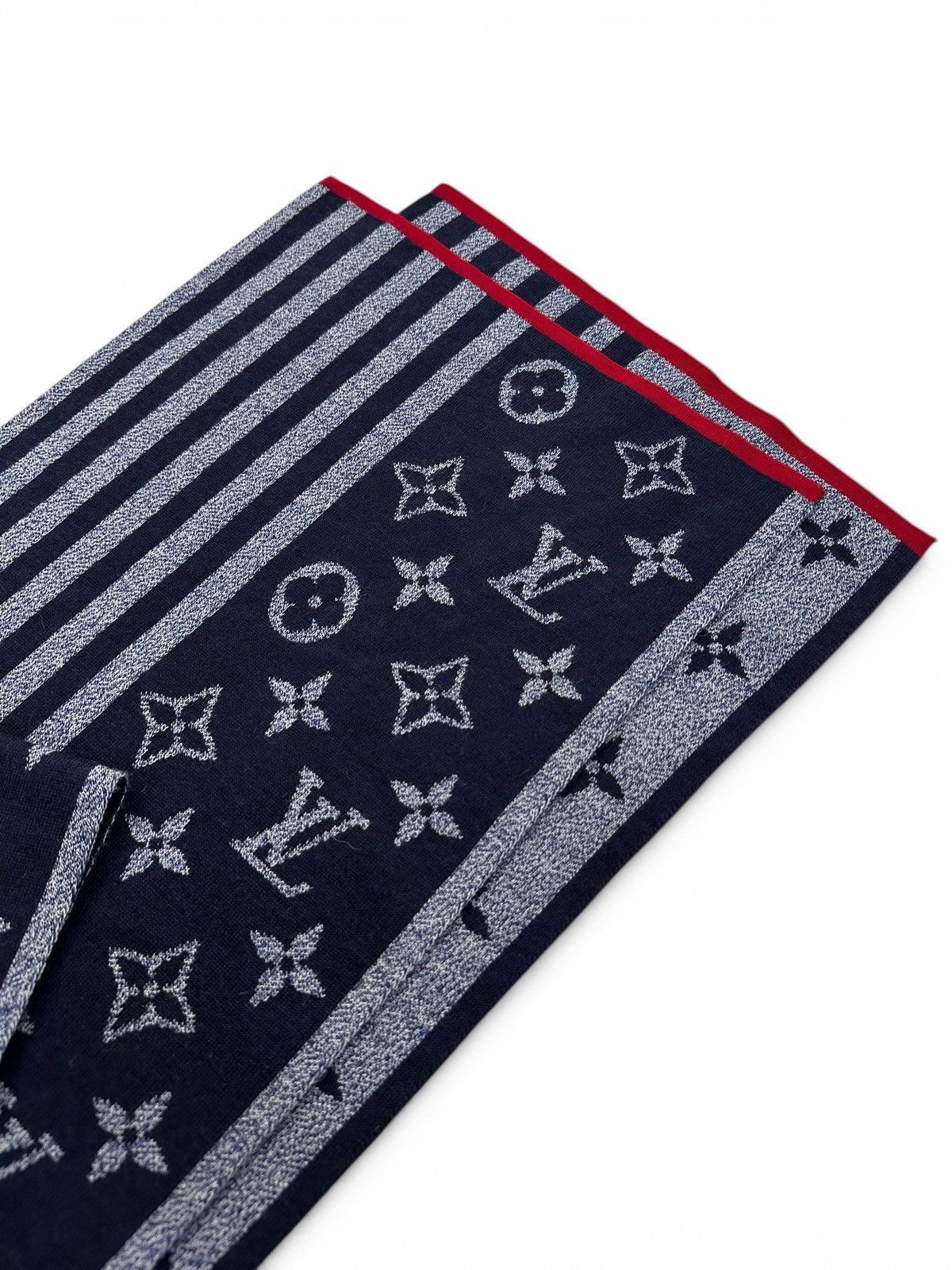 Louis Vuitton Louis Vuitton M76025 Scarf Monogram Stripe Blue Marine Size ONE SIZE - 3 Thumbnail