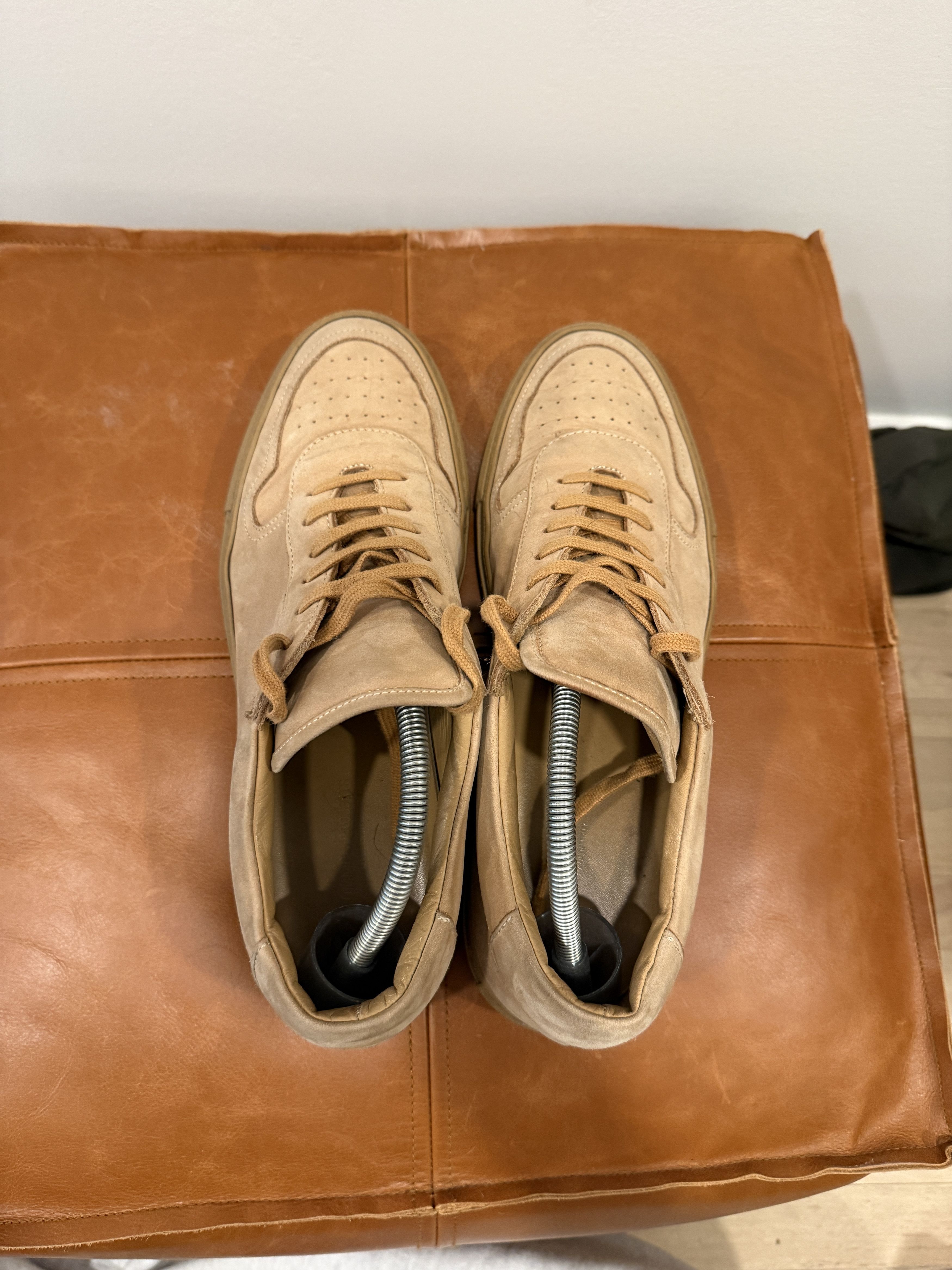 Common Projects Common Projects Bball Low in Tan Nubuck Size US 9 / EU 42 - 3 Thumbnail