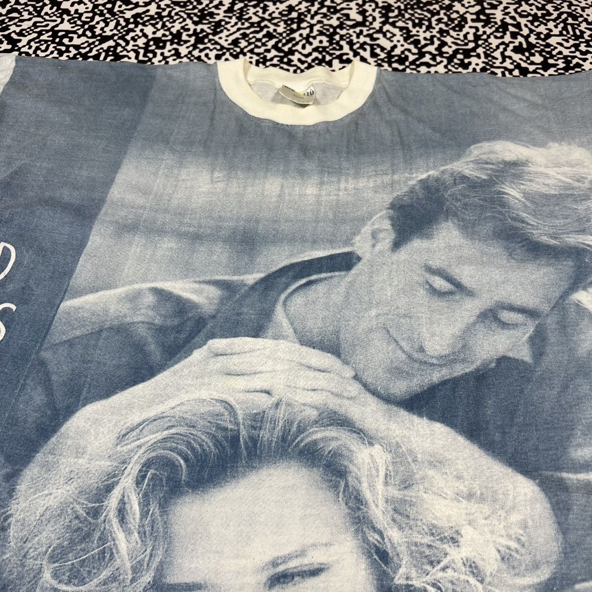 Vintage Vintage 90s RARE 9 ½ Weeks Movie All Over Print Art T-shirt Size US XXL / EU 58 / 5 - 7 Thumbnail