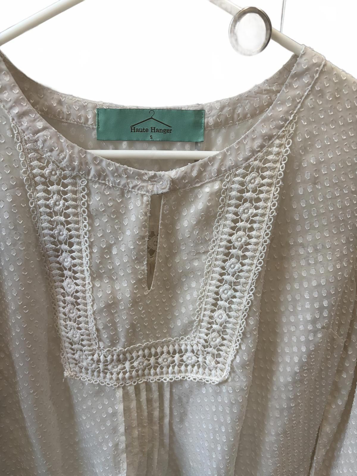 Other Haute Hanger White Textured Blouse with Lace Detail Size S Size S / US 4 / IT 40 - 2 Thumbnail