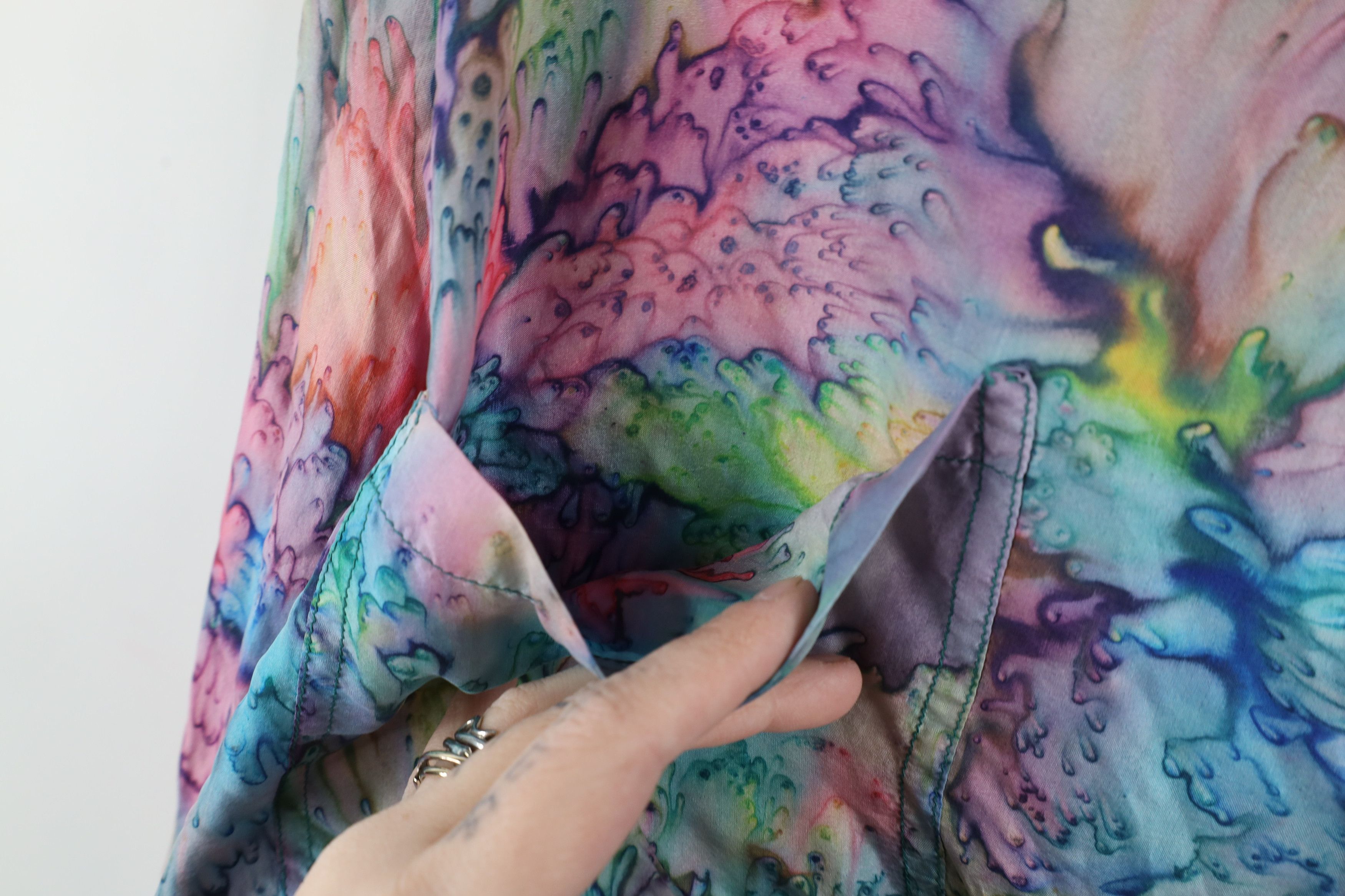 Vintage Vintage 80s 90s Streetwear Silk Rainbow Baggy Button Shirt Size M / US 6-8 / IT 42-44 - 8 Thumbnail