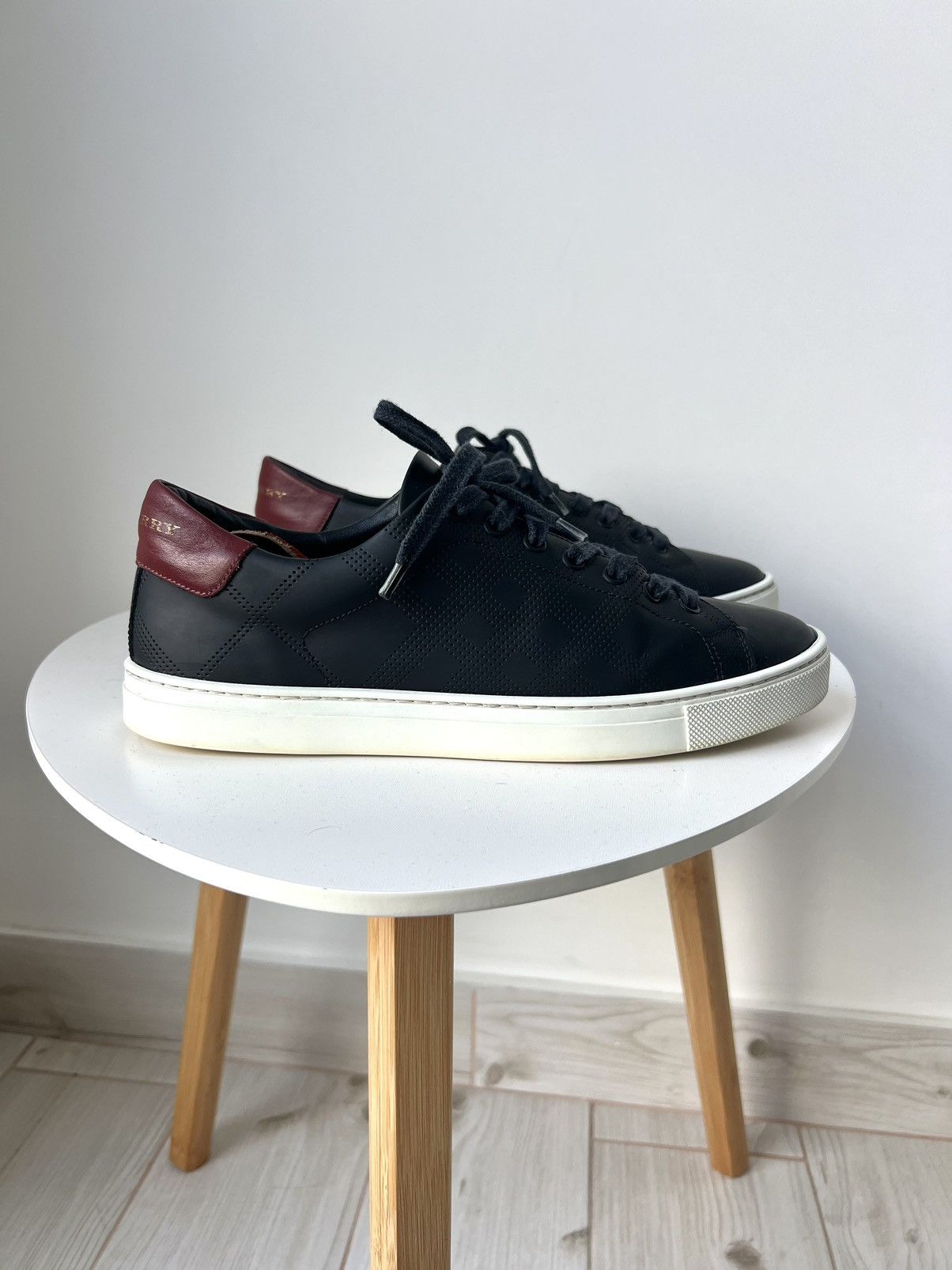 Burberry Burberry Black Leather Low Top Sneakers Size 40 Luxury Size US 7 / EU 40 - 2 Thumbnail