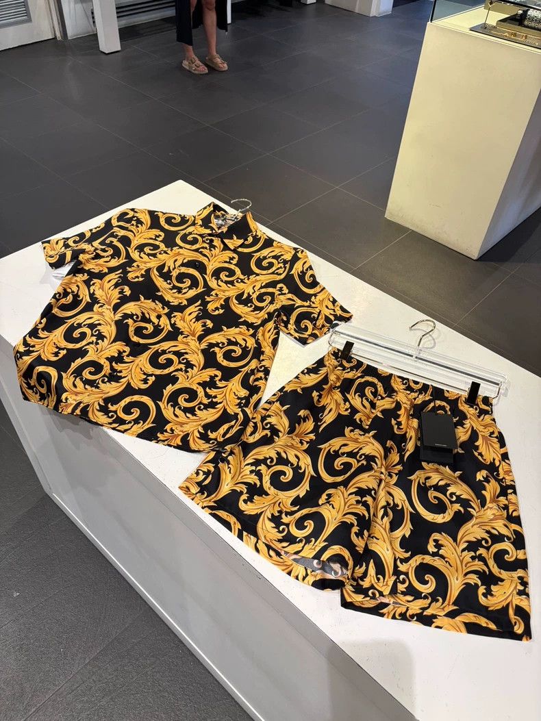 Versace Versace Black gold baroque short-sleeved shorts set Size US S / EU 44-46 / 1 - 1 Thumbnail