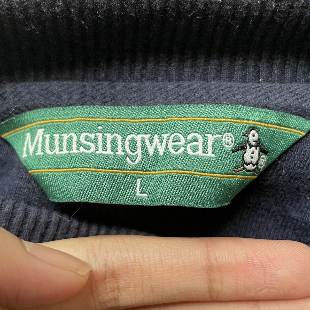 Vintage Vintage Brand Munsingwear Big Logo Sweatshirt 1990s Size US L / EU 52-54 / 3 - 11 Thumbnail