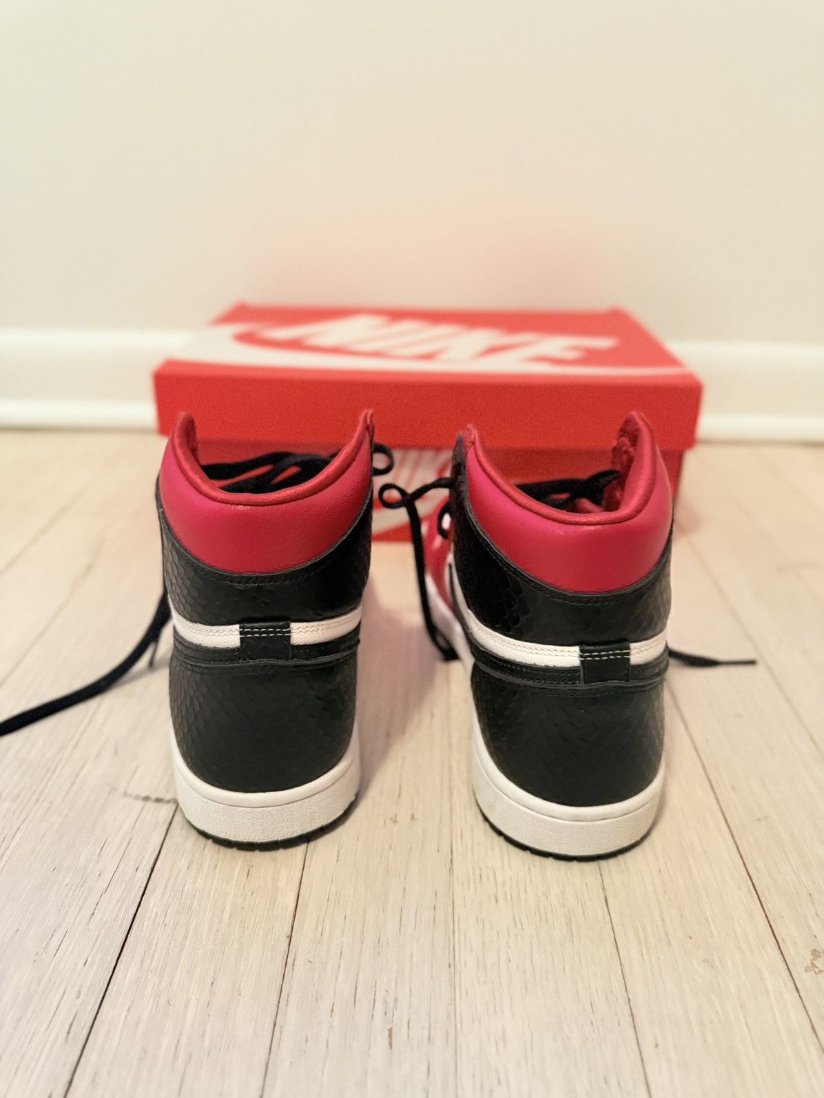Jordan Brand Jordan 1 Retro High Satin Snake Chicago Size US 10 / IT 40 - 4 Thumbnail