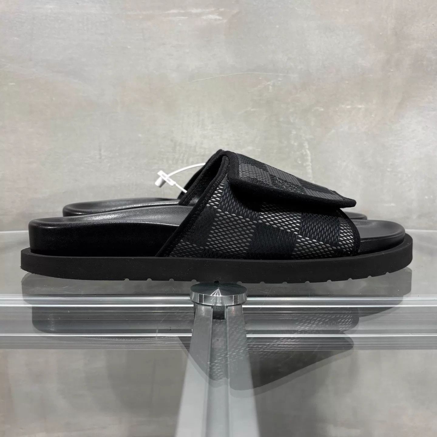 Louis Vuitton Louis Vuitton Damier Velcro Slipper Black UK9 Size US 10 / EU 43 - 4 Thumbnail