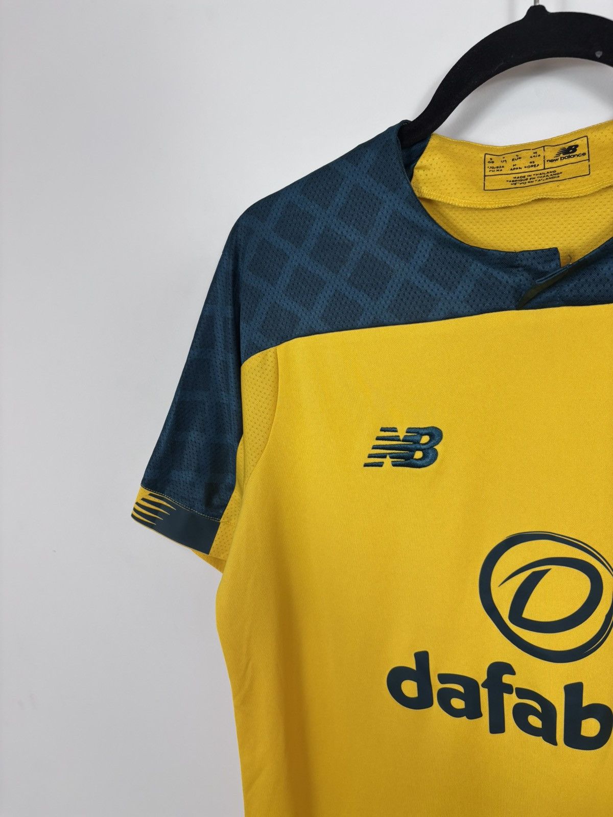 New Balance New Balance Celtic 2019/2020 Away Football Soccer Jersey Size US S / EU 44-46 / 1 - 7 Thumbnail