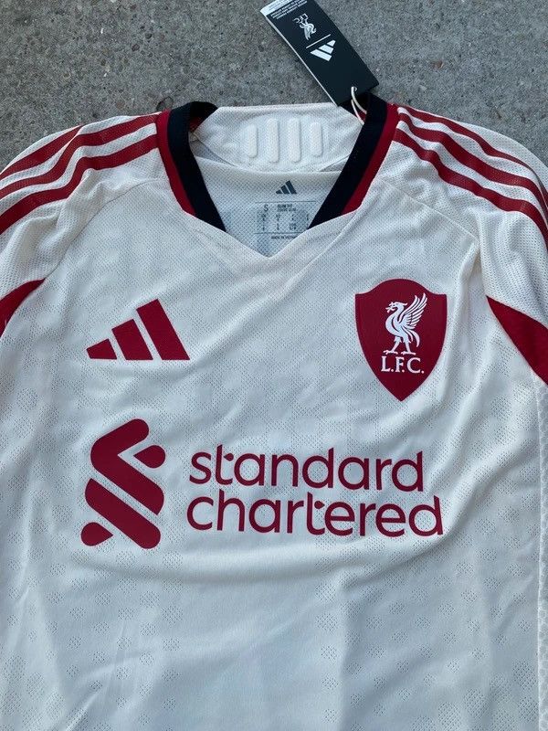 Liverpool FC 25/26 Authentic Long Sleeve Away Shirt, size S