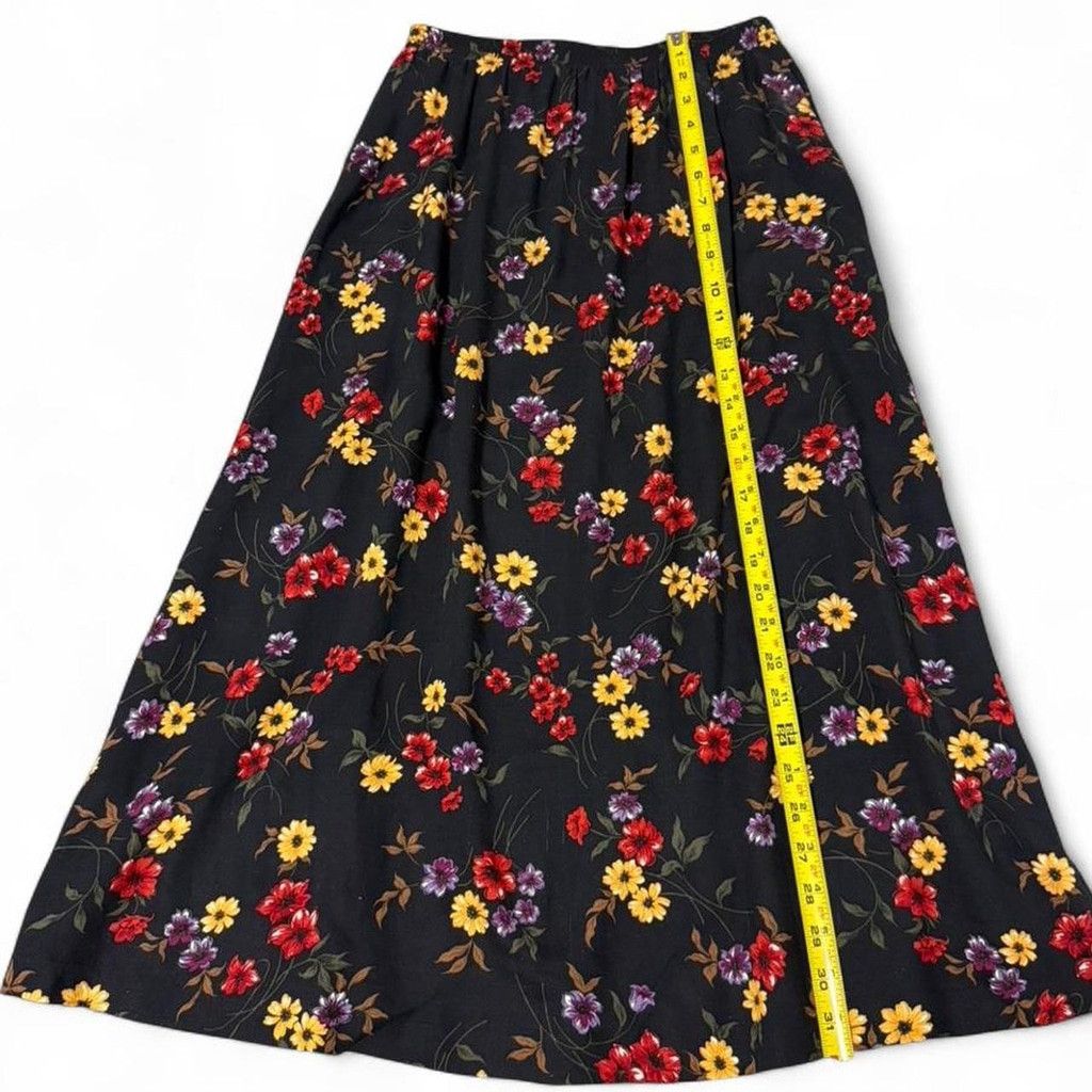 Other VINTAGE Cottage core vibes Black floral skirt Size 28" / US 6 / IT 42 - 6 Thumbnail