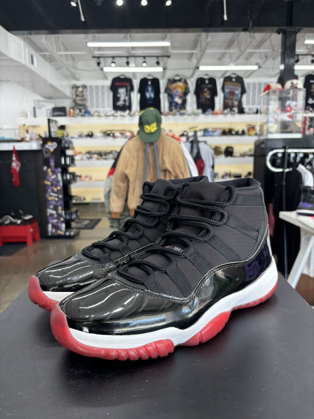 Jordan Brand Jordan 11 Playoffs Bred Sz. 12 Size US 12 / EU 45 - 1 Thumbnail