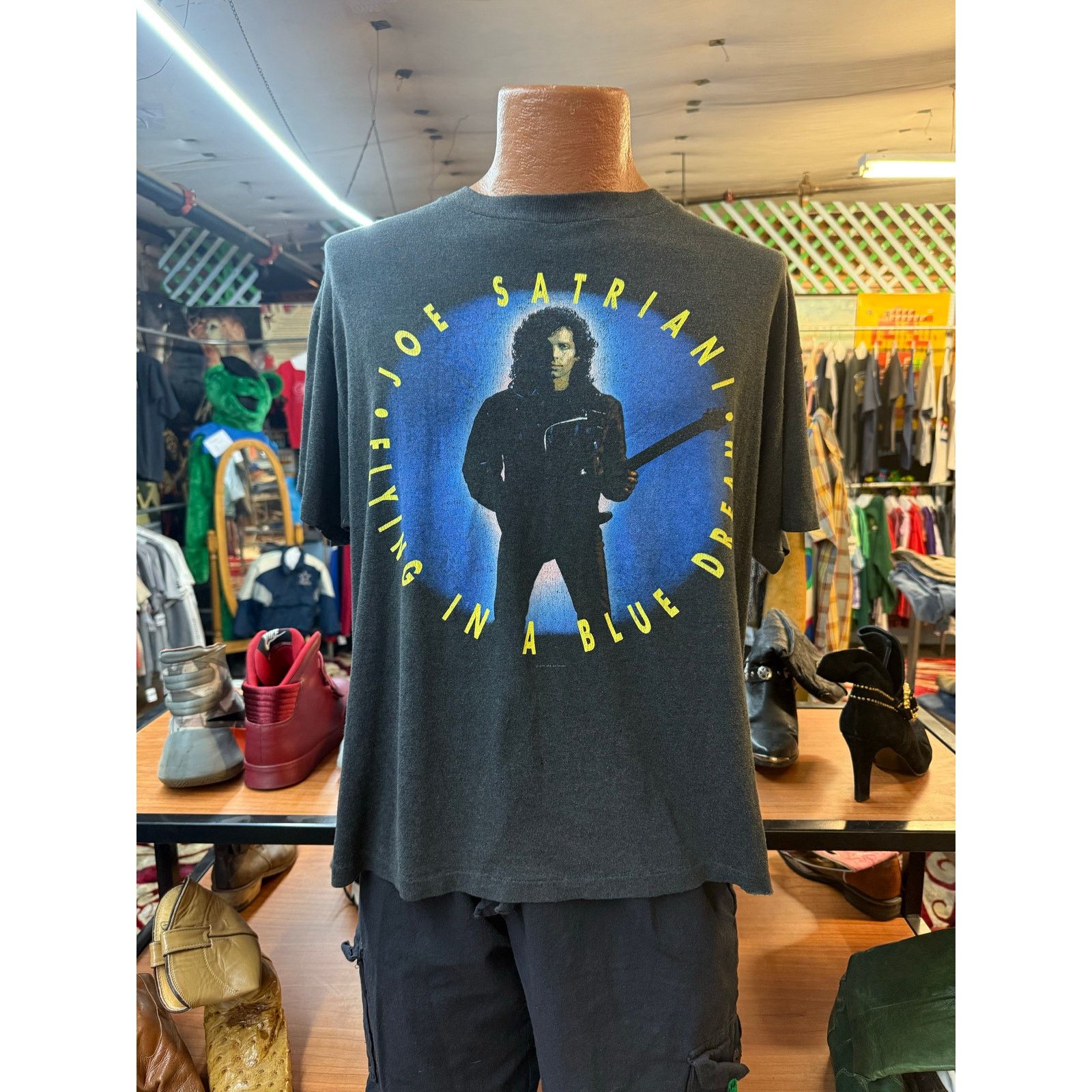 Other True Vintage Joe Satriani Flying in a Blue Dream 1990 Size US XL / EU 56 / 4 - 1 Thumbnail