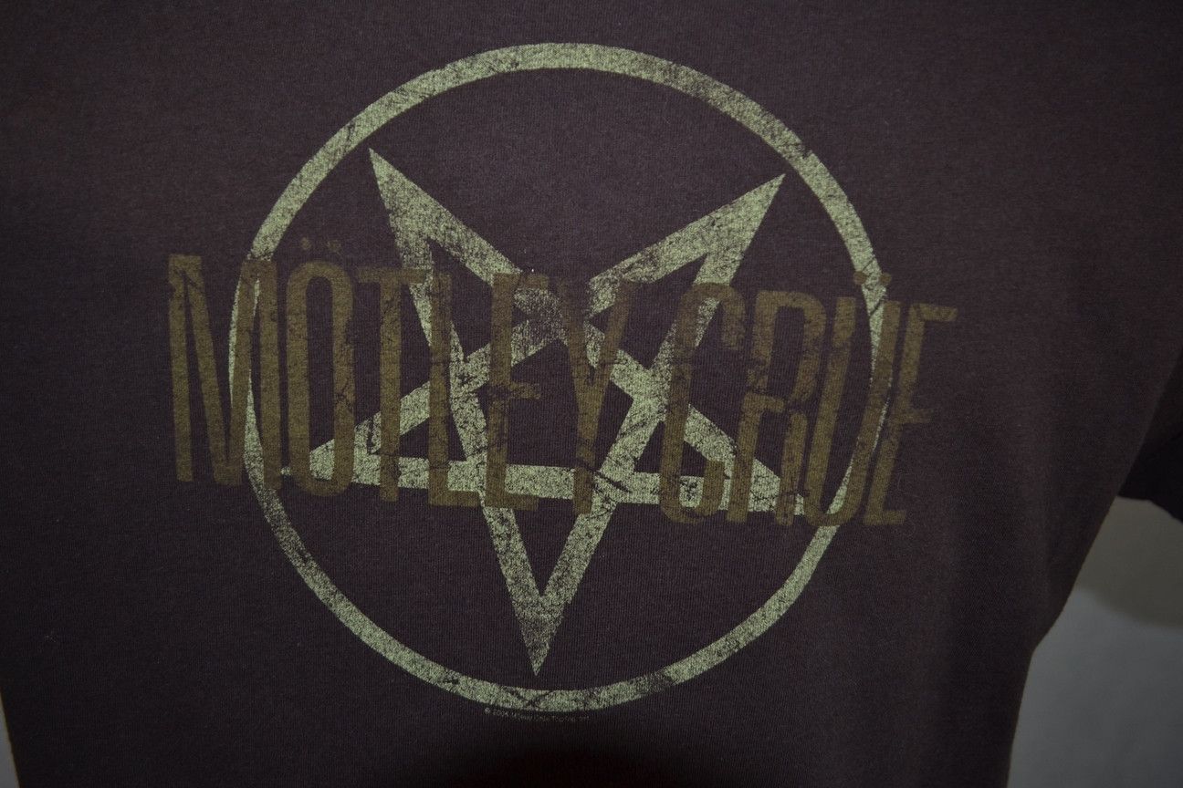 Band Tees × Vintage Vintage MOTLEY CRUE Heavy Metal band 2005 t-shirt Size US XL / EU 56 / 4 - 4 Thumbnail