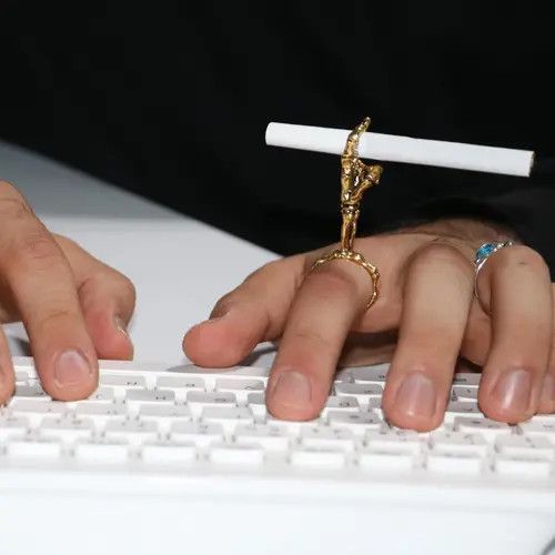 Jewelry Skeleton Cigarette Holder, Ring Cigarette Holder Size ONE SIZE - 1 Thumbnail