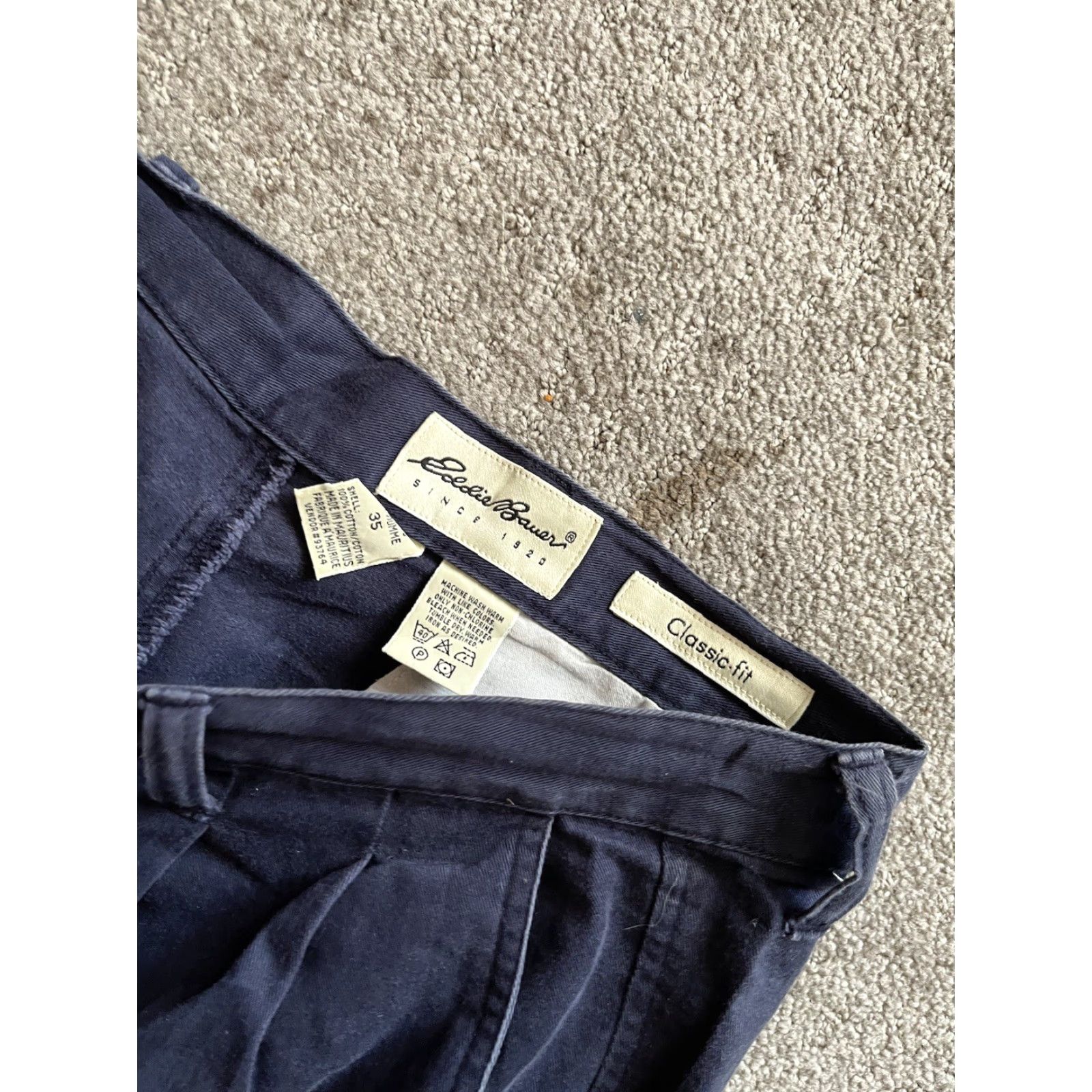 Eddie Bauer VINTAGE Eddie Bauer Classic Fit Shorts Mens Size 35 Navy Blue Pleated Zip Fly Casual Chino Cotton Regular 35 in Blue Cargo Pocket Pocketed Mens Size US 35 - 3 Thumbnail