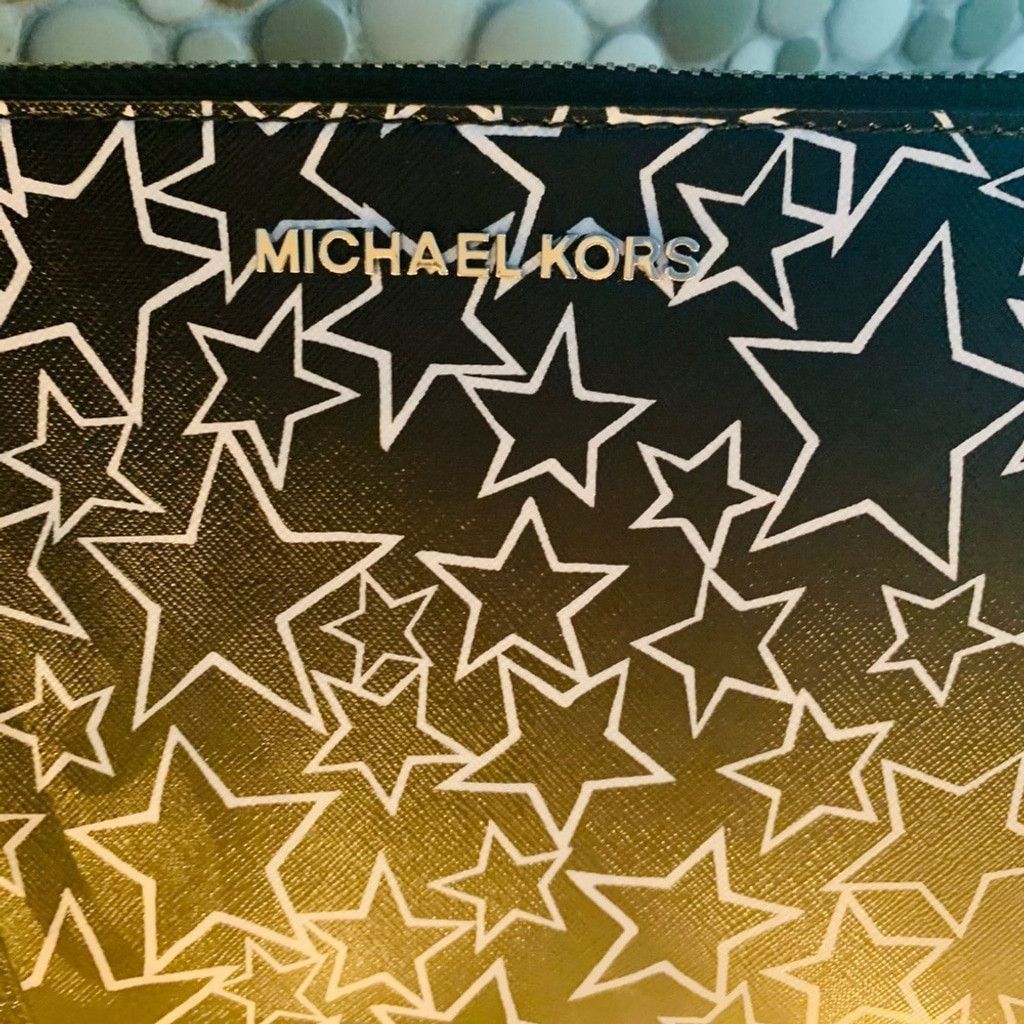 Michael Kors Michael Kors Wristlet in Black w white stars BN Size ONE SIZE - 2 Thumbnail