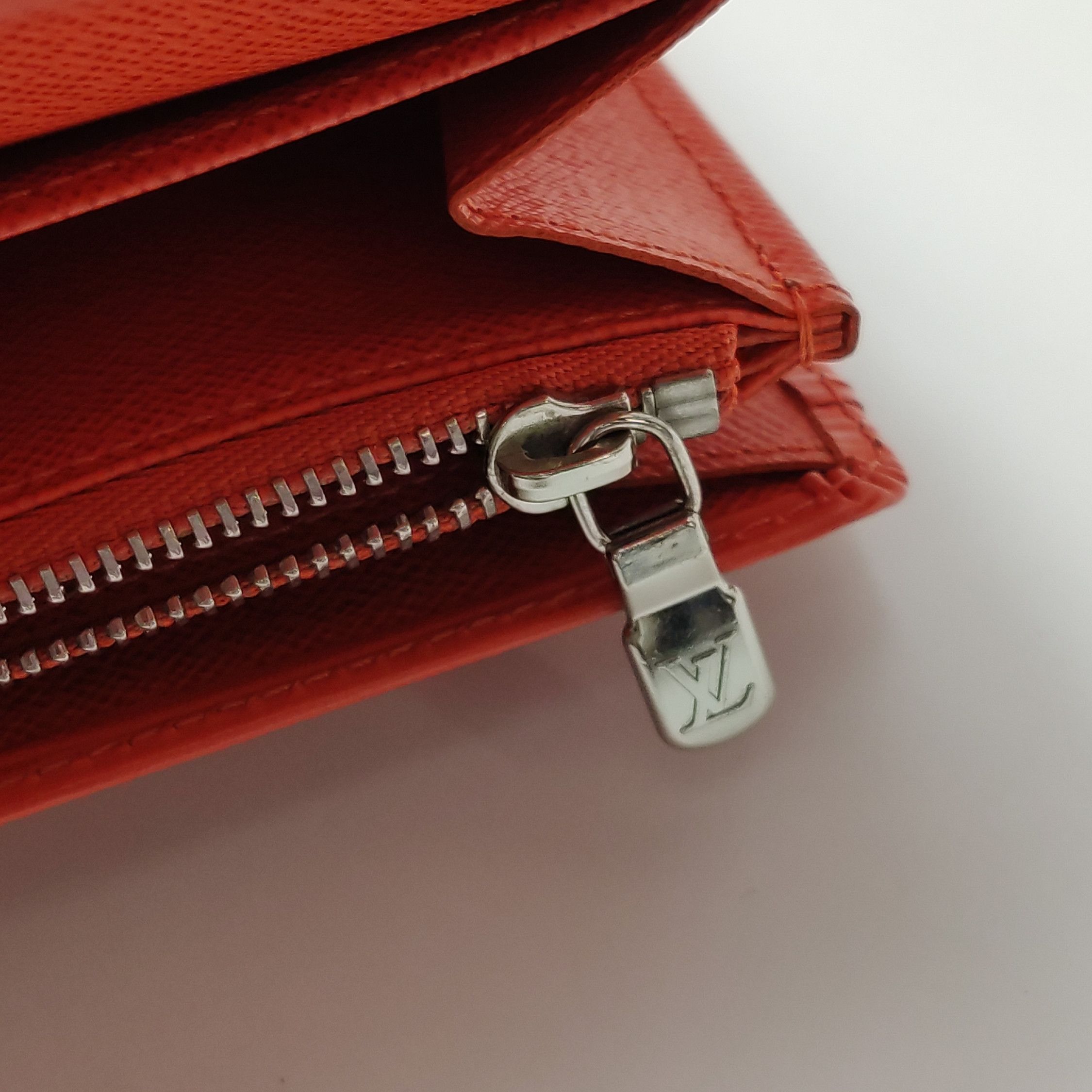 Louis Vuitton Louis Vuitton (LV) Cowhide solid color water ripple embosse Size ONE SIZE - 1 Thumbnail