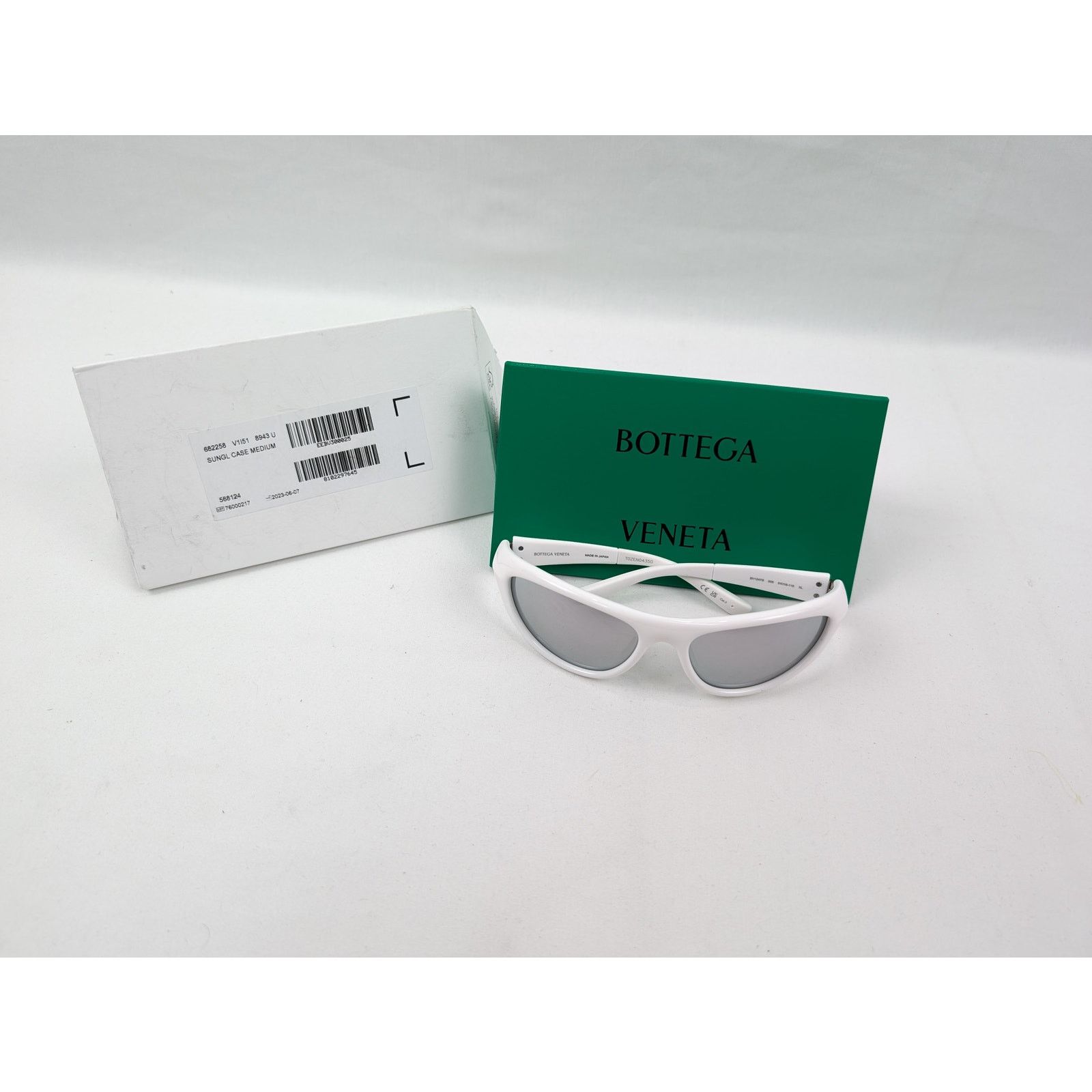 Bottega Veneta o1rshd1 Size: OS / Sungl Case Medium Sunglasses in White Size ONE SIZE - 9 Thumbnail