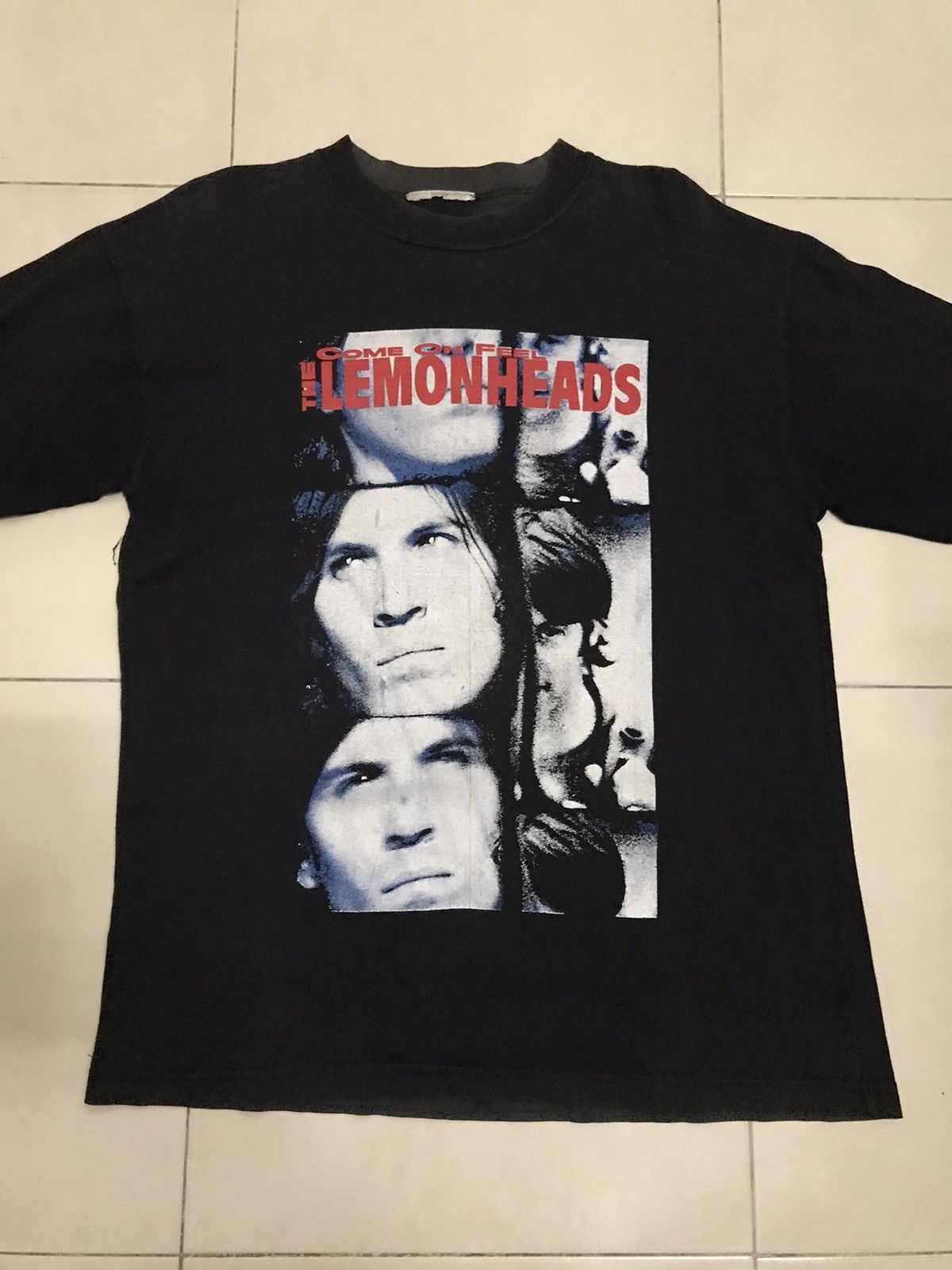 Band Tees Vintage 90s The Lemonheads Come on feel album T-Shirt Size US XL / EU 56 / 4 - 9 Thumbnail