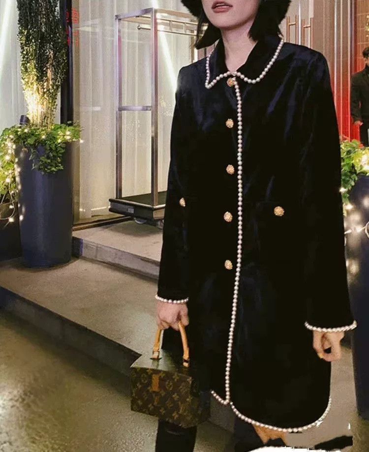Gucci Gucci Pearl Velvet Heavy Coat Size S / US 4 / IT 40 - 1 Thumbnail
