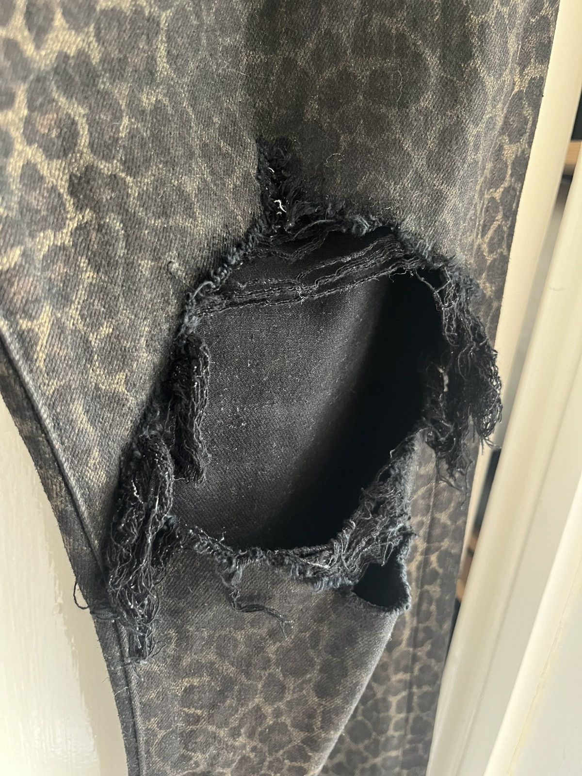 Amiri Amiri Leopard print blown knee Jeans Size US 36 / EU 52 - 6 Thumbnail