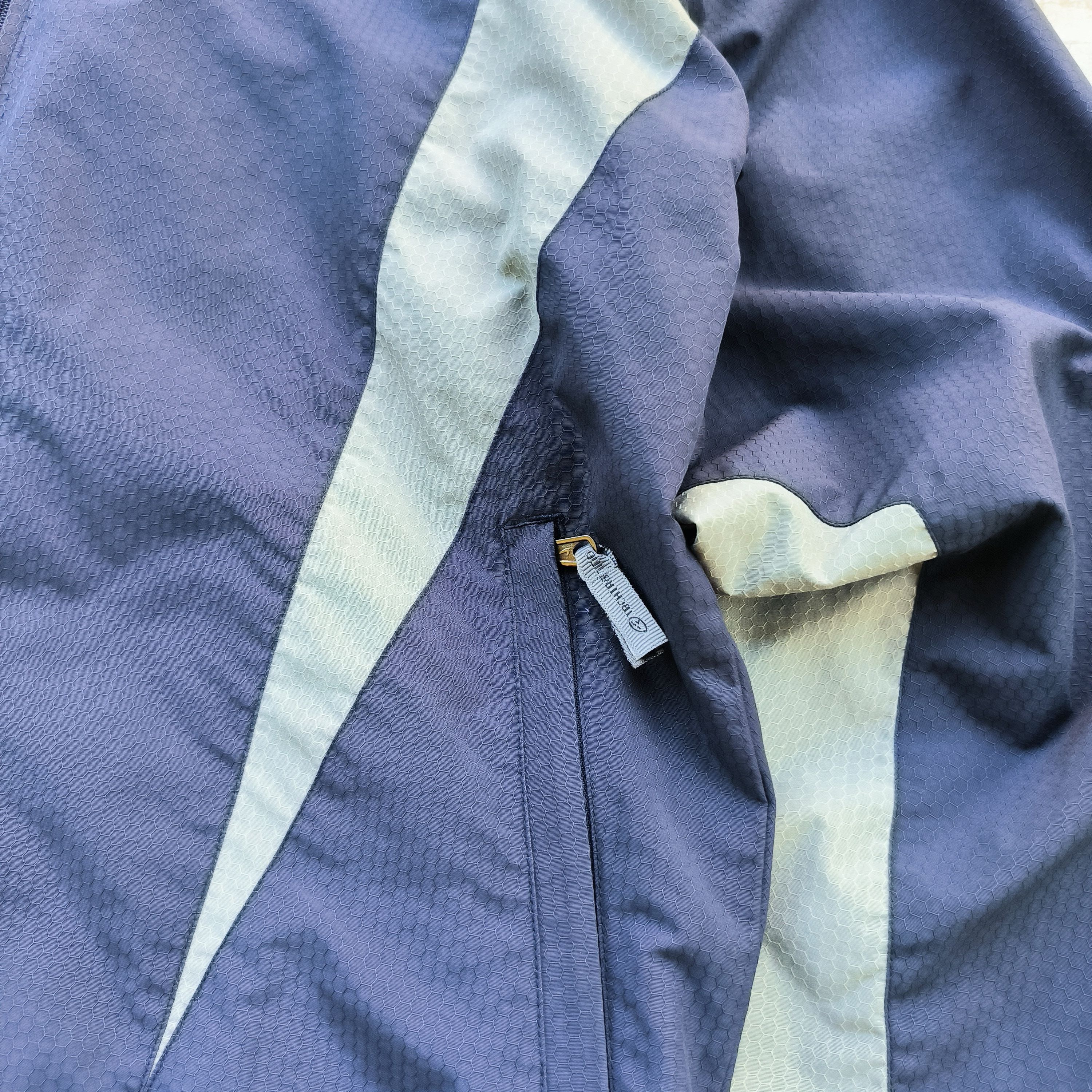 Nike × Vintage Vintage 2000s Nike Scorpion Windbreaker Jacket Size US L / EU 52-54 / 3 - 3 Thumbnail