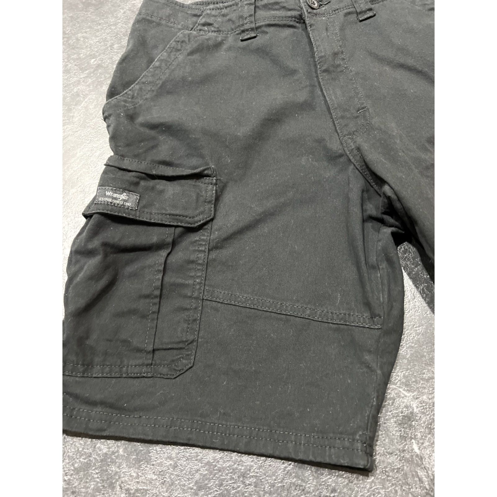 Wrangler WRANGLER Relaxed Cargo Hiking Shorts Size 34 Black Mens Size US 34 / EU 50 - 3 Thumbnail