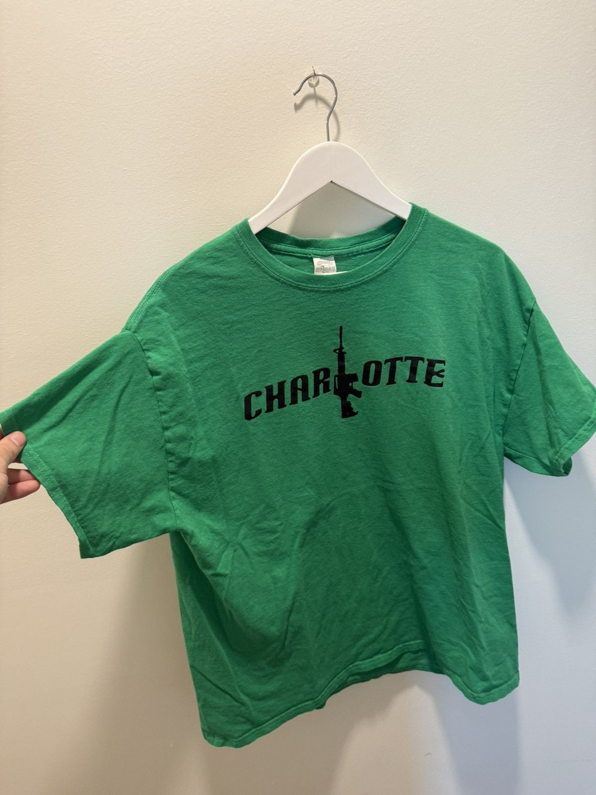 Vintage CHARLOTTE NC ASSAULT RIFLE TEE Size US XL / EU 56 / 4 - 2 Thumbnail