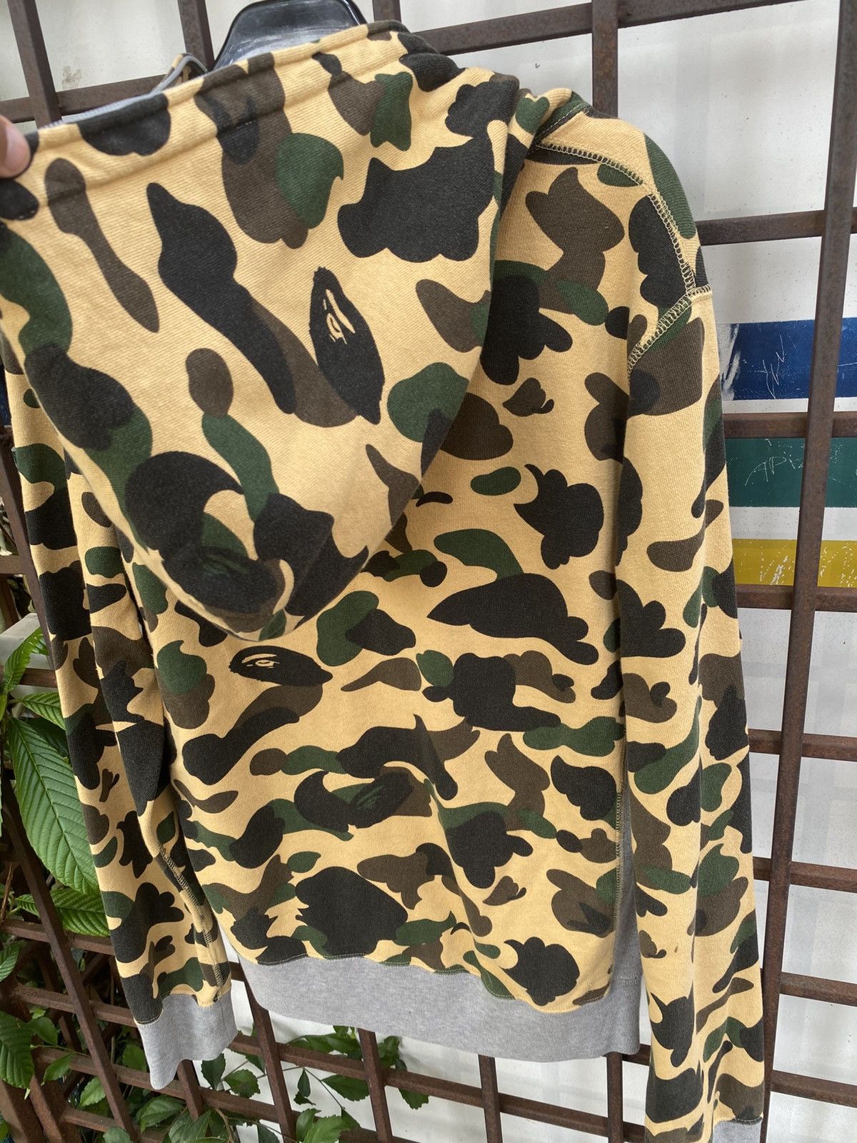 Bape Bape 1st Camo Glow in The Dark Full Zip Hoodie Size M Size US M / EU 48-50 / 2 - 12 Thumbnail