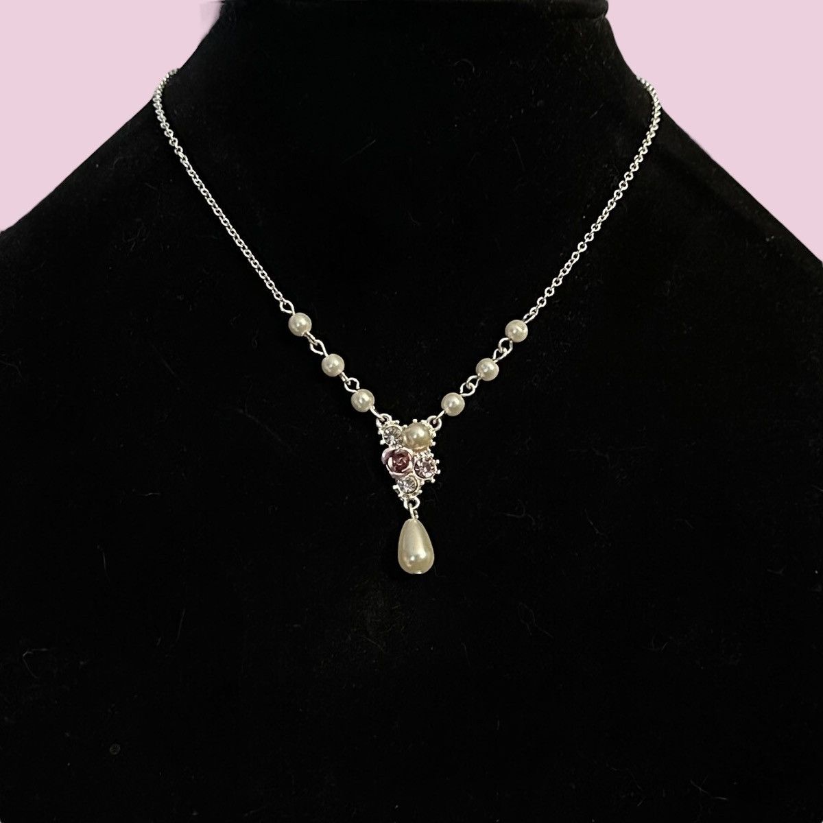 Other Avon Melissa flower, rhinestones and pearls necklace Size ONE SIZE - 1 Thumbnail