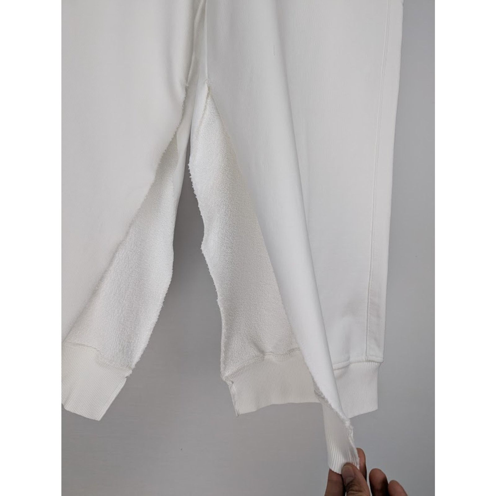 Maison Margiela o1rshd1 Women's /DUP/ MM6 Pants / Sweatpants Short in White Size 24" / US 00 / IT 34 - 6 Thumbnail
