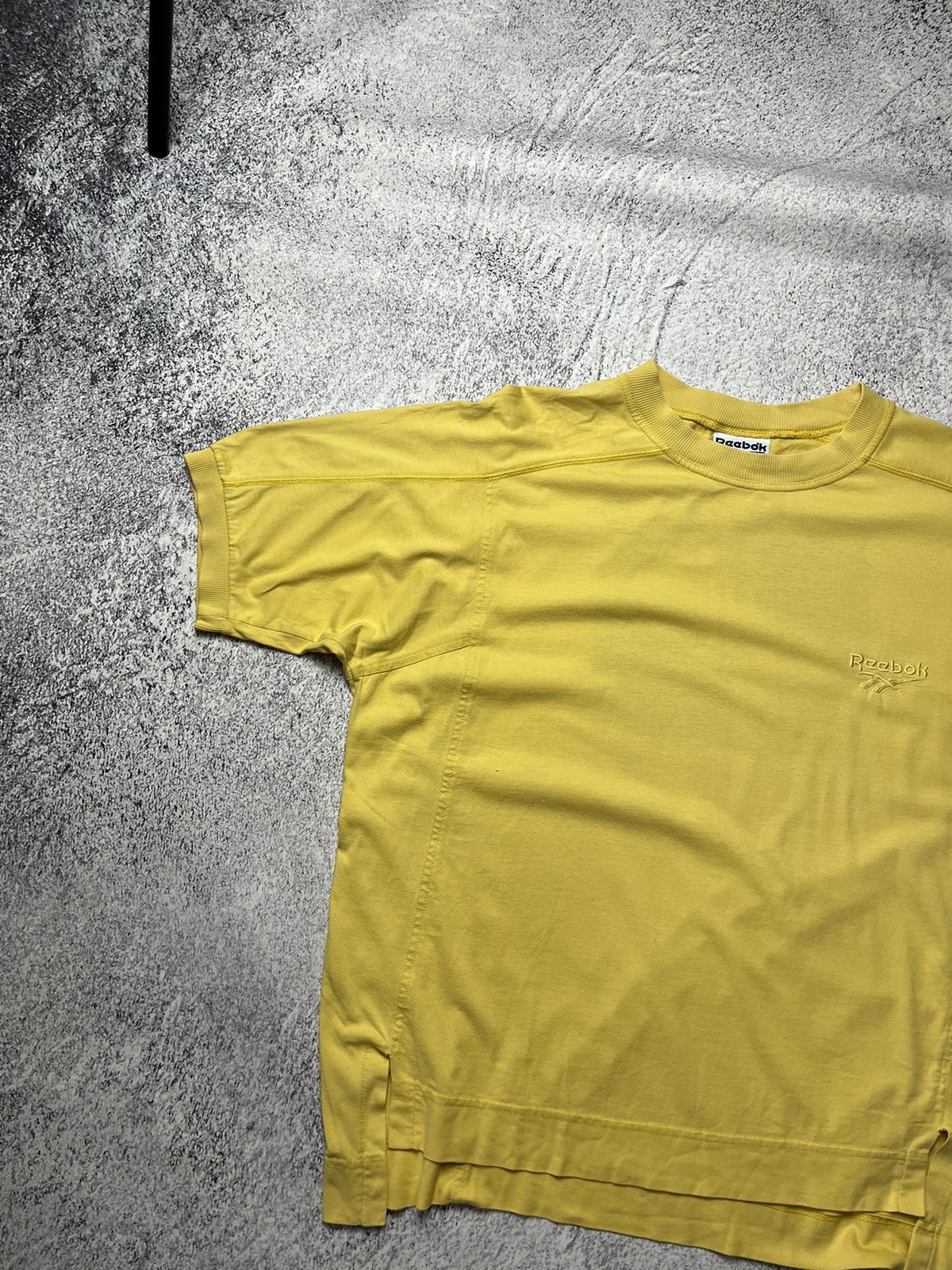 Reebok Vintage 90s Reebok Big Logo Casual Faded T-shirt Sport Style Size US XL / EU 56 / 4 - 3 Thumbnail
