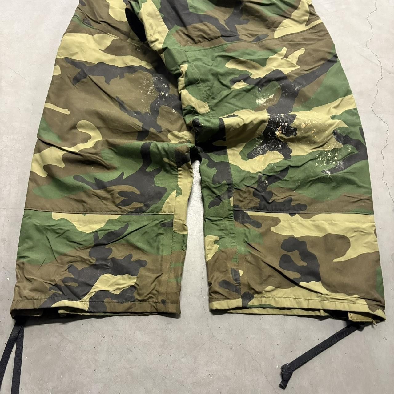 Vintage Crazy Vintage Y2K/2000s Super Baggy Camo Military style Slight Paint Splatter Track Pants! Size US 34 / EU 50 - 5 Thumbnail