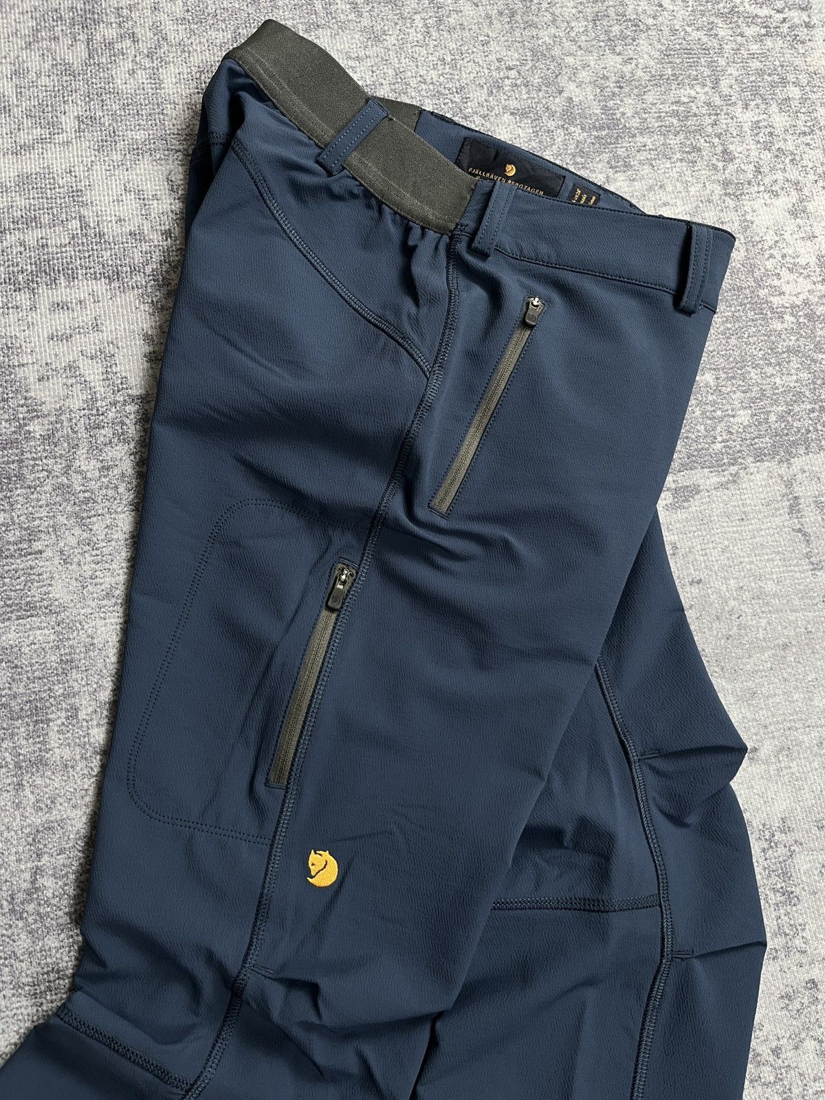 Fjallraven FJALLRAVEN BERGTAGEN TROUSER PANTS Size US 27 - 10 Thumbnail
