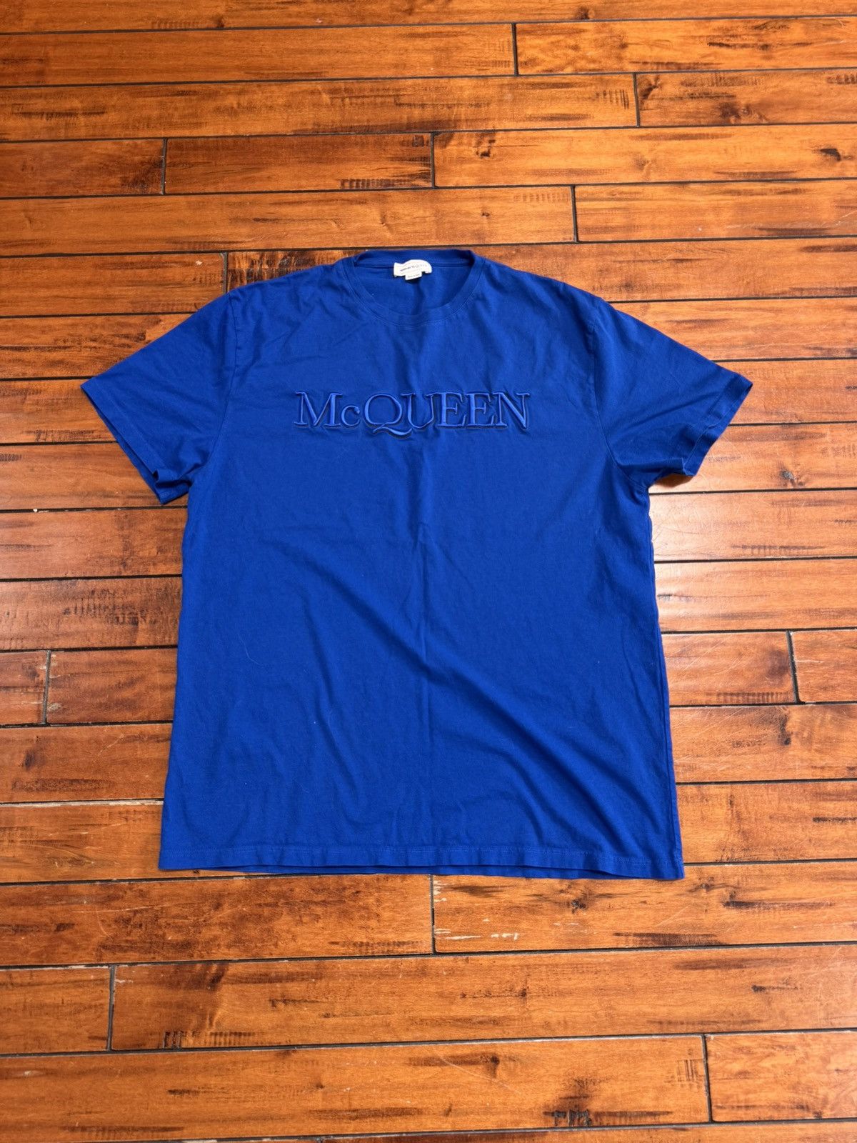 Alexander McQueen Alexander McQueen “McQUEEN” Embossed Tee Electric Blue M Size US M / EU 48-50 / 2 - 1 Thumbnail