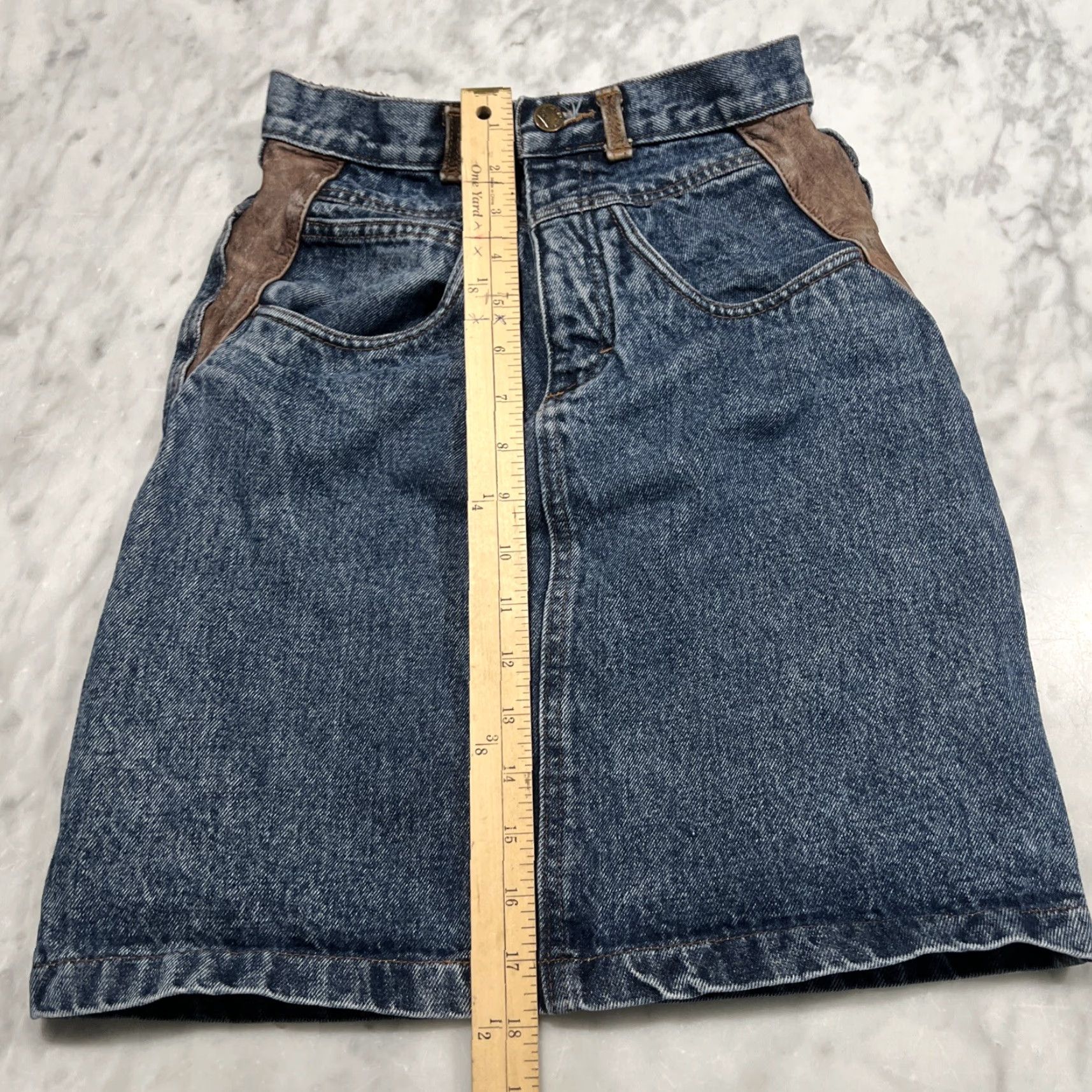 Vintage VINTAGE Weathered Blues Denim Western Skirt Size 6 Leather Accents Bare Back A-Line Women Short Cowboy" Size 28" / US 6 / IT 42 - 7 Thumbnail