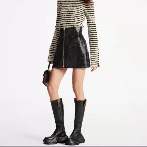 Louis Vuitton Louis Vuitton Full print dark print leather skirt Size 37" - 6 Thumbnail