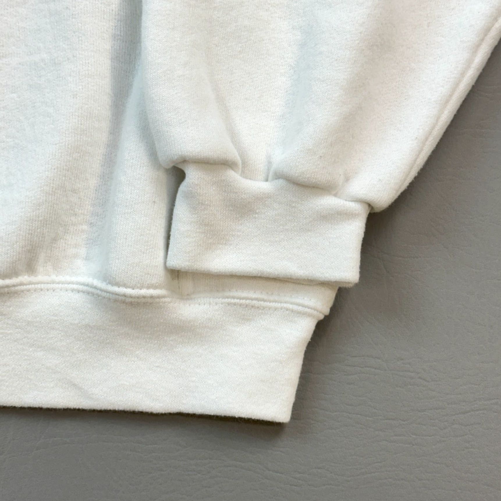 Russell Athletic VINTAGE Russell Athletic Sweatshirt Mens Large White V Stitch Crewneck Pullover Y2K Size US L / EU 52-54 / 3 - 6 Thumbnail