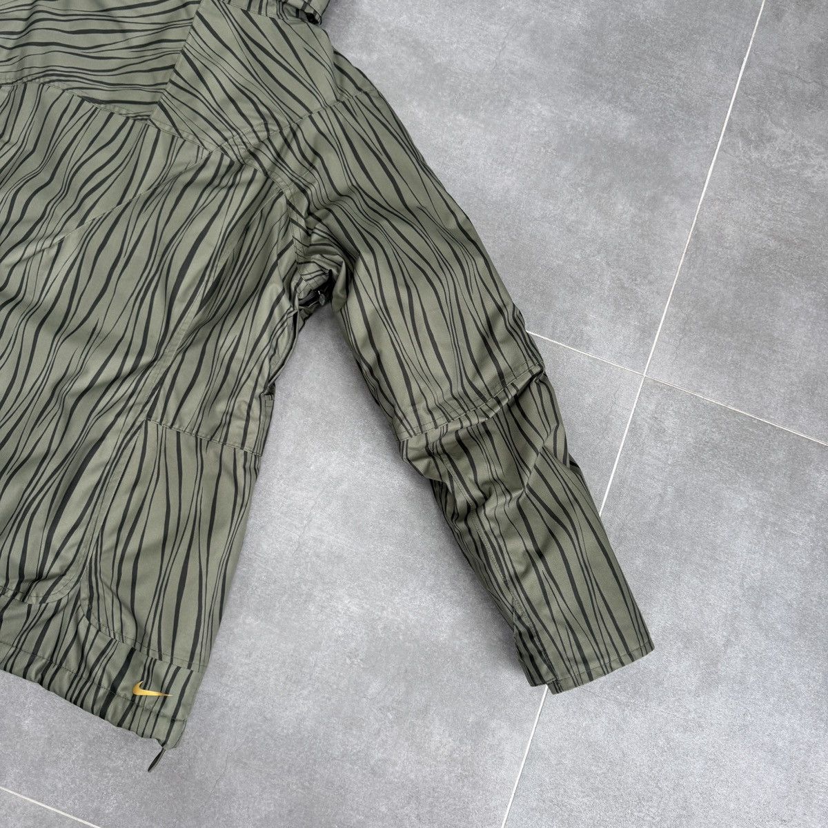 Nike ACG Vintage Nike ACG Women Insulated Snow Ski Jacket Size M Size M / US 6-8 / IT 42-44 - 24 Thumbnail