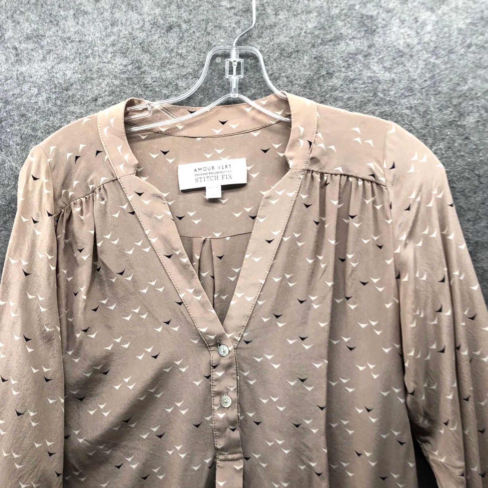 Vintage Amour Vert Blouse Womens M Beige 3/4 Sleeve Silk Printed Geometric Size M / US 6-8 / IT 42-44 - 5 Thumbnail