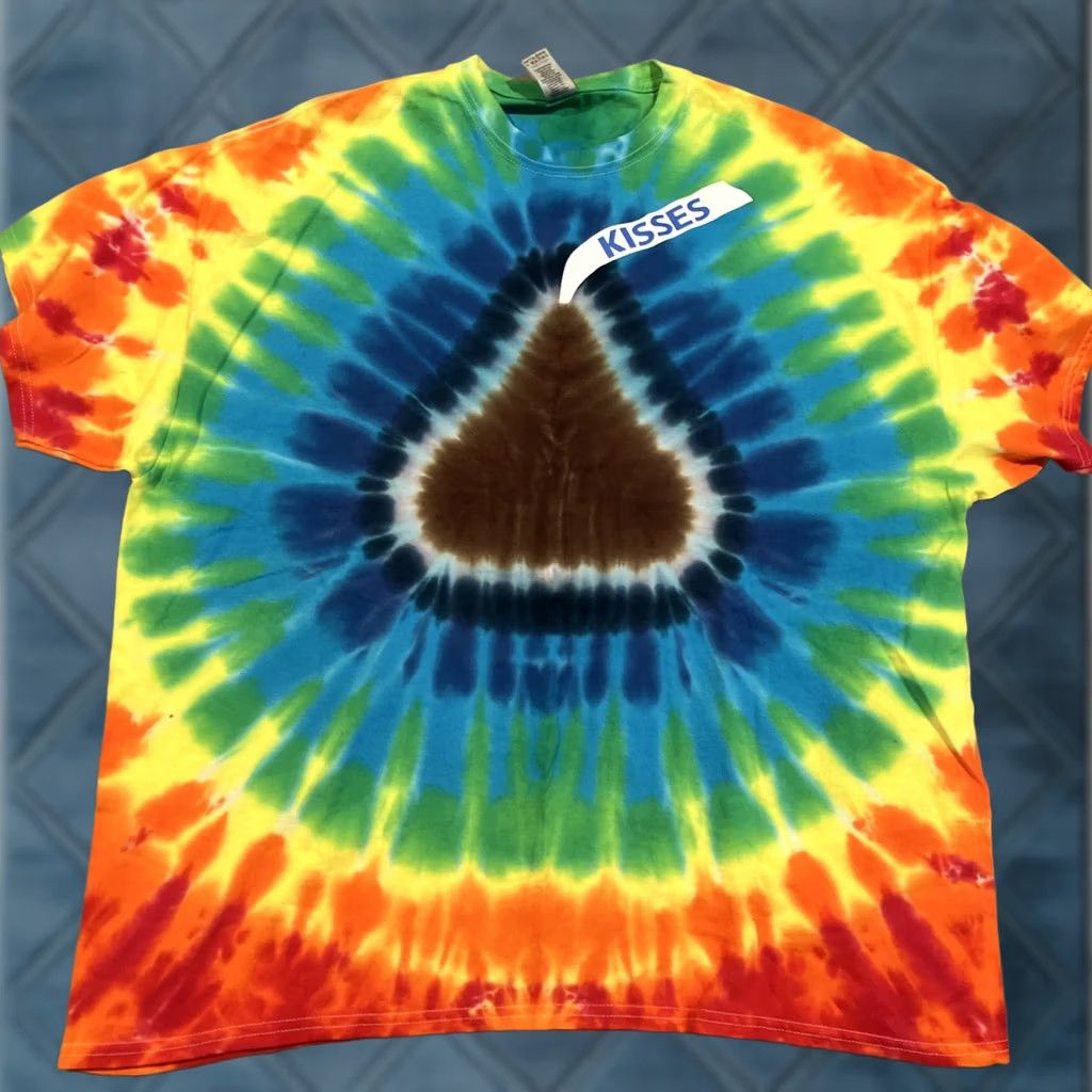 Gildan VINTAGE? Awesome - Hershey Kisses / Kiss - Vibrant Burst Tie Dye T Shirt - Men's Size XXL Size US XXL / EU 58 / 5 - 1 Thumbnail
