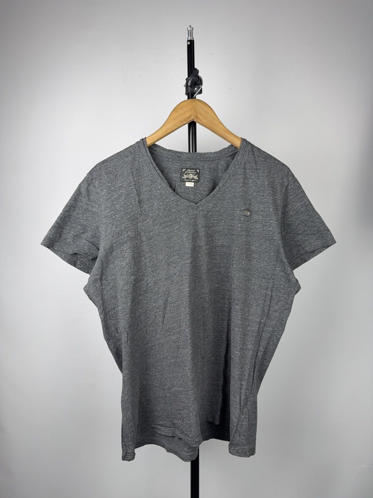 Diesel Luxury 00s Diesel Industry Italy Gray V-Neck Logo T-Shirt Size US L / EU 52-54 / 3 - 1 Thumbnail