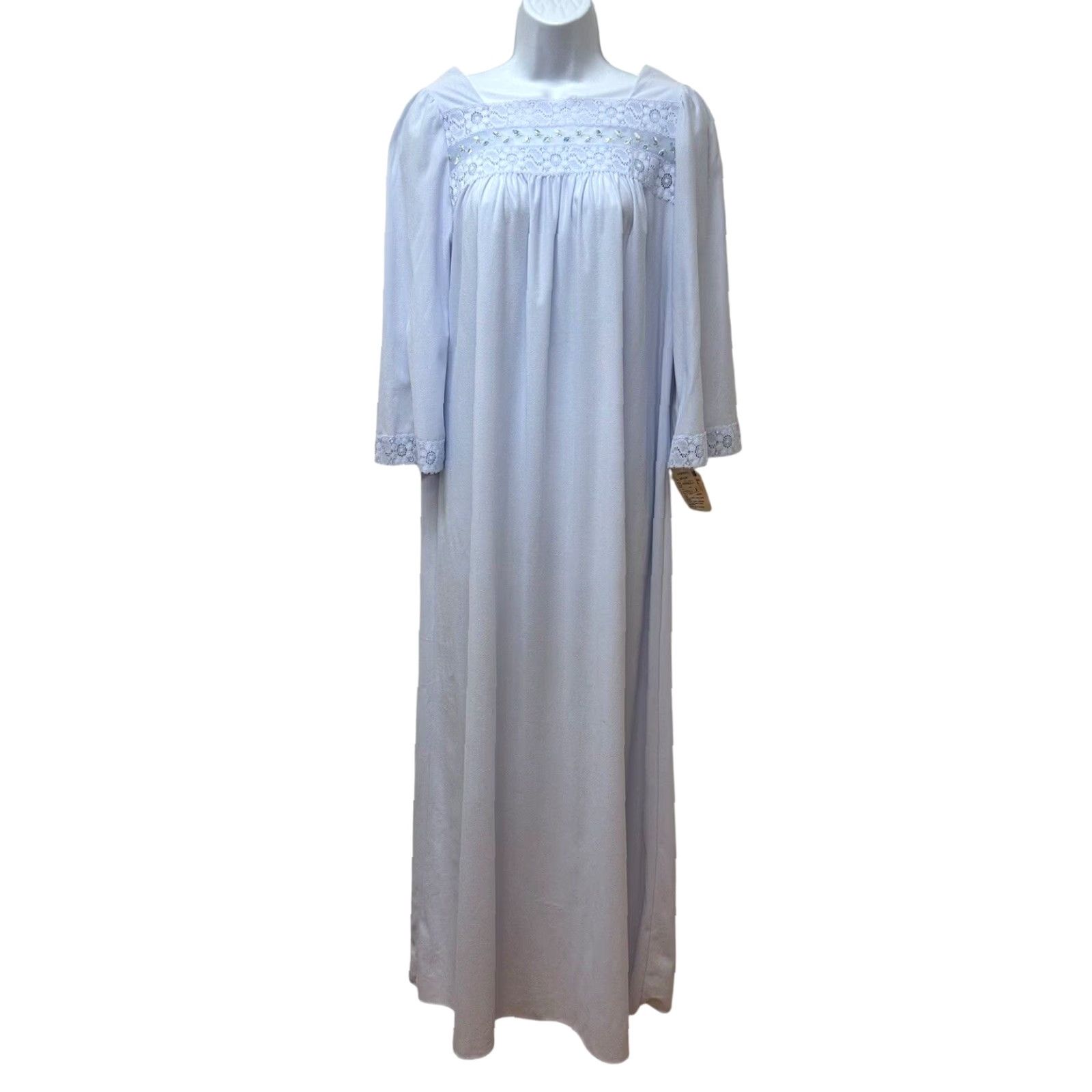 Vintage VINTAGE Gilead Nightgown Long Sleeve Nylon Lavender Lace Embroidered S NOS NEW Nightdress Purple 1970s Womens Size S / US 4 / IT 40 - 2 Thumbnail